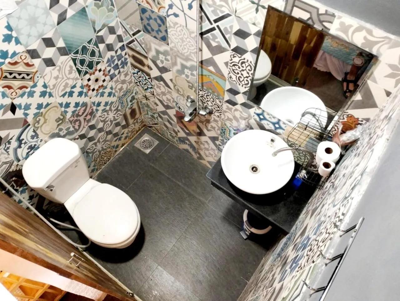 Shower in BONNIE HOMESTAY Mui Ne
