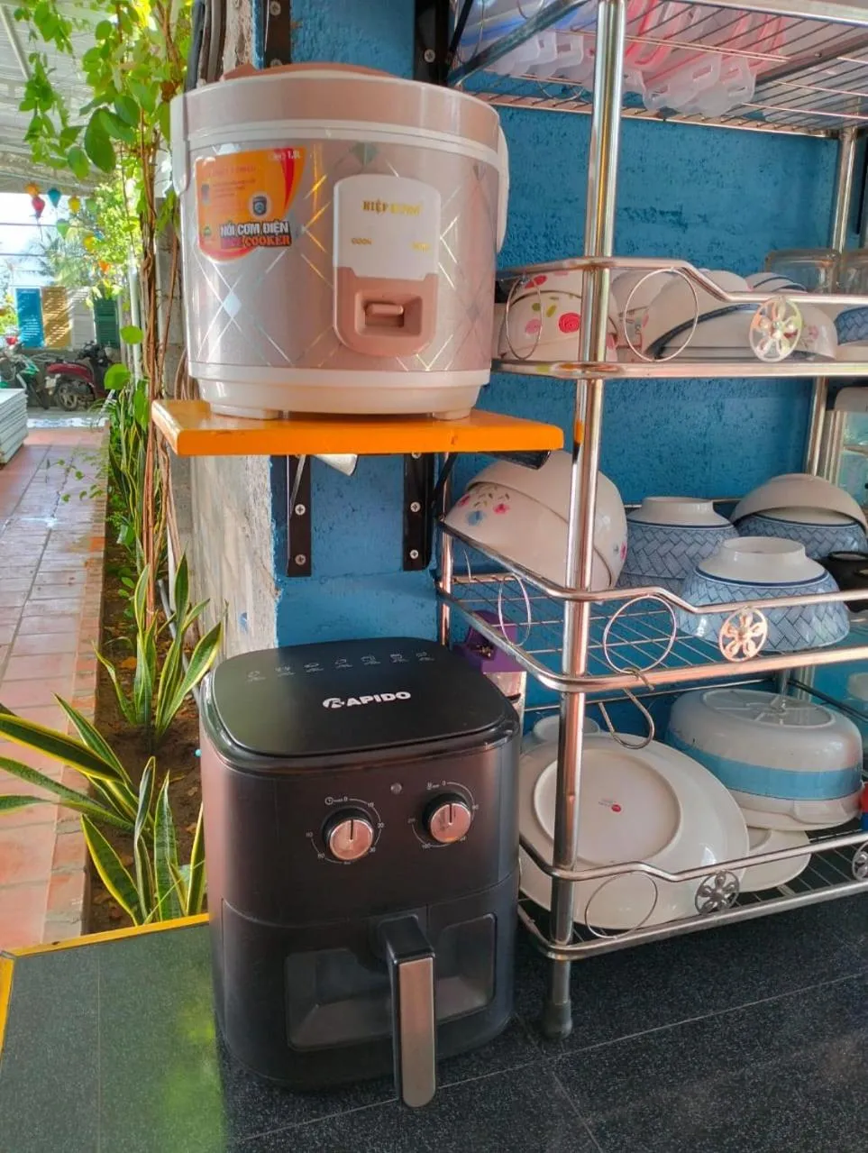 Kitchen or kitchenette, Bed in BONNIE HOMESTAY Mui Ne