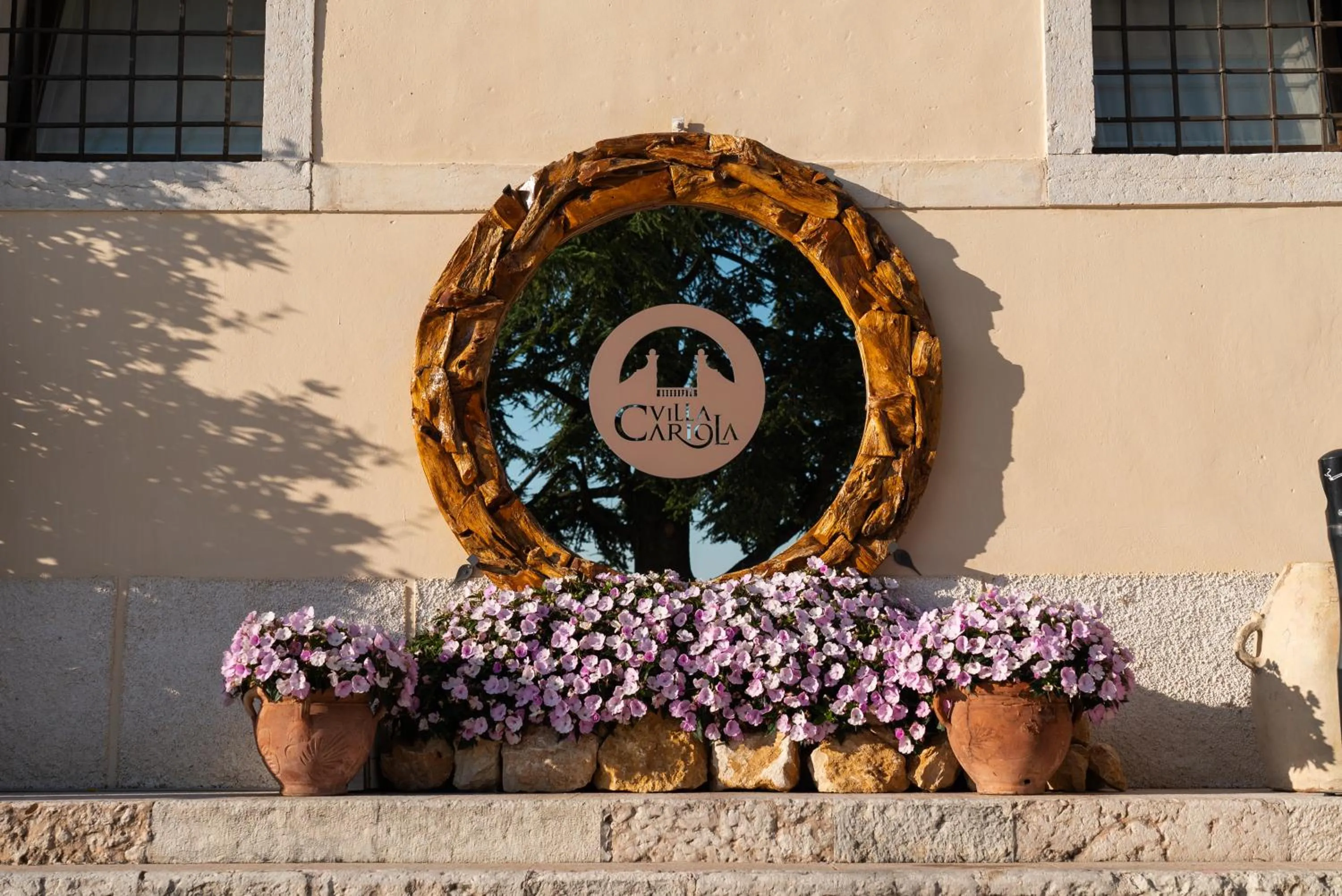 Decorative detail in Hotel Villa Cariola