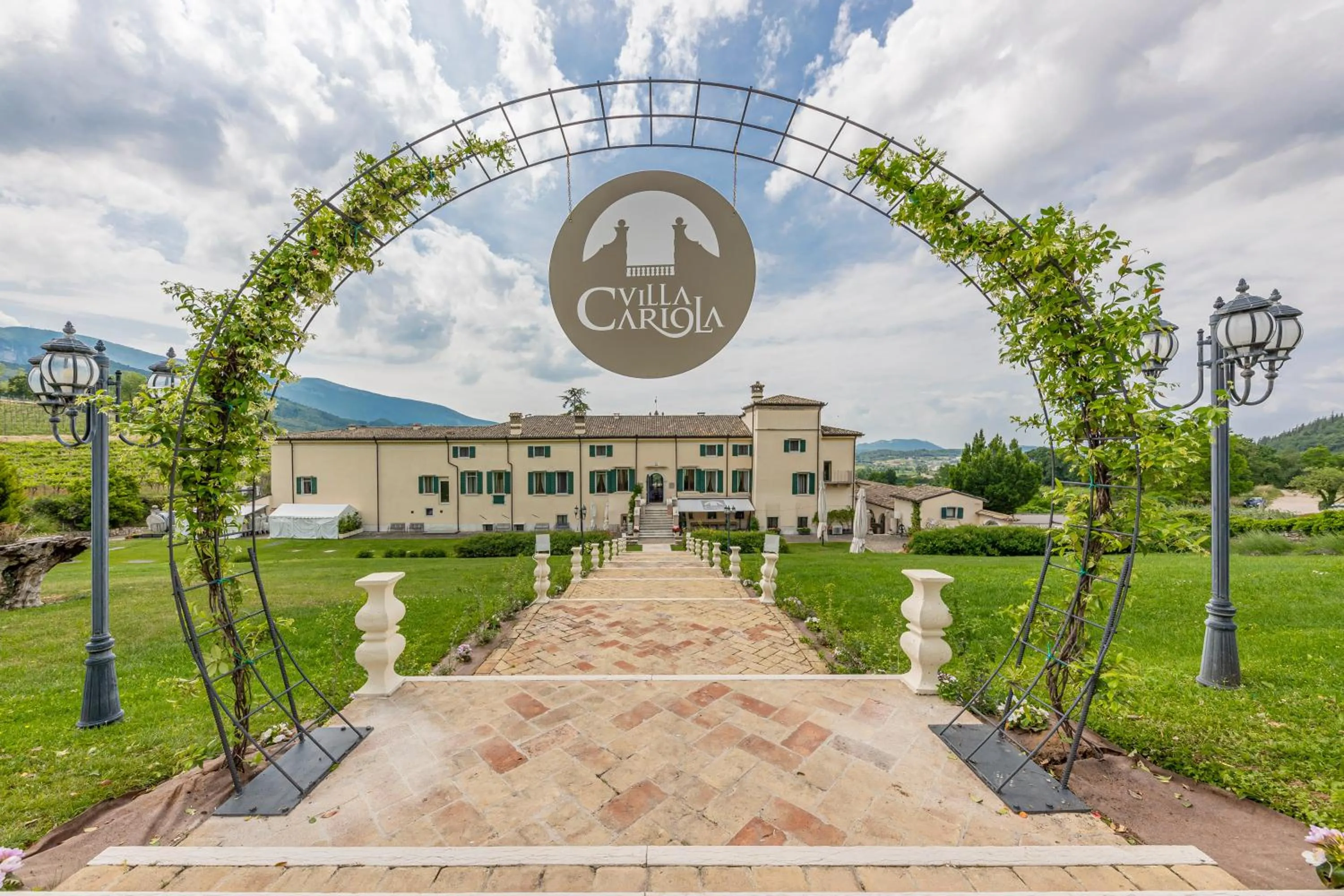 Property building in Hotel Villa Cariola