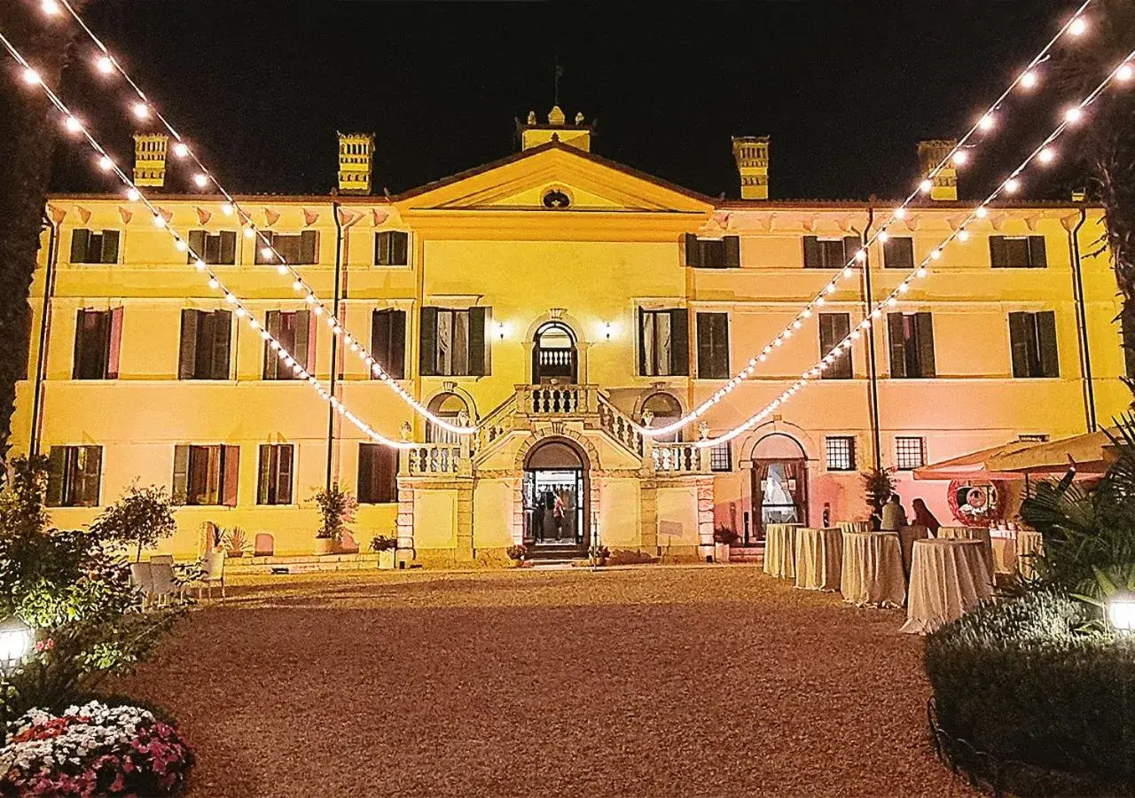 Facade/entrance in Hotel Villa Cariola Facade/entrance in Hotel Villa Cariola