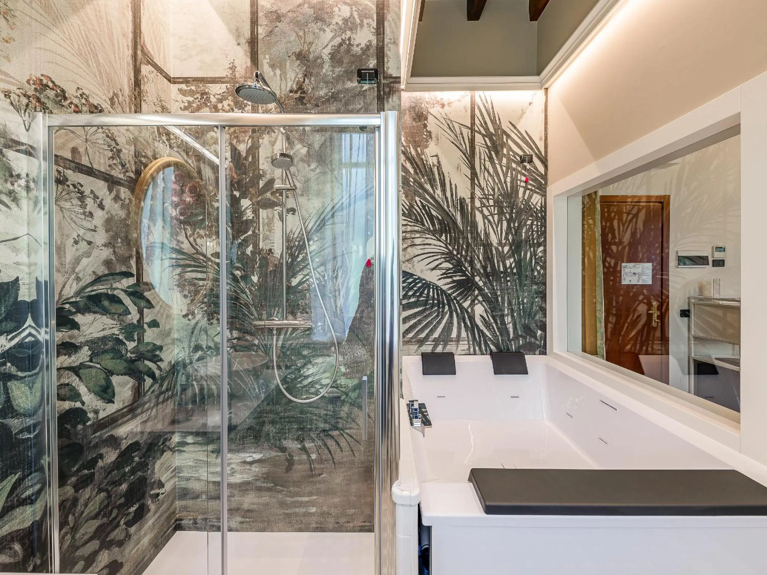 Shower in Hotel Villa Cariola