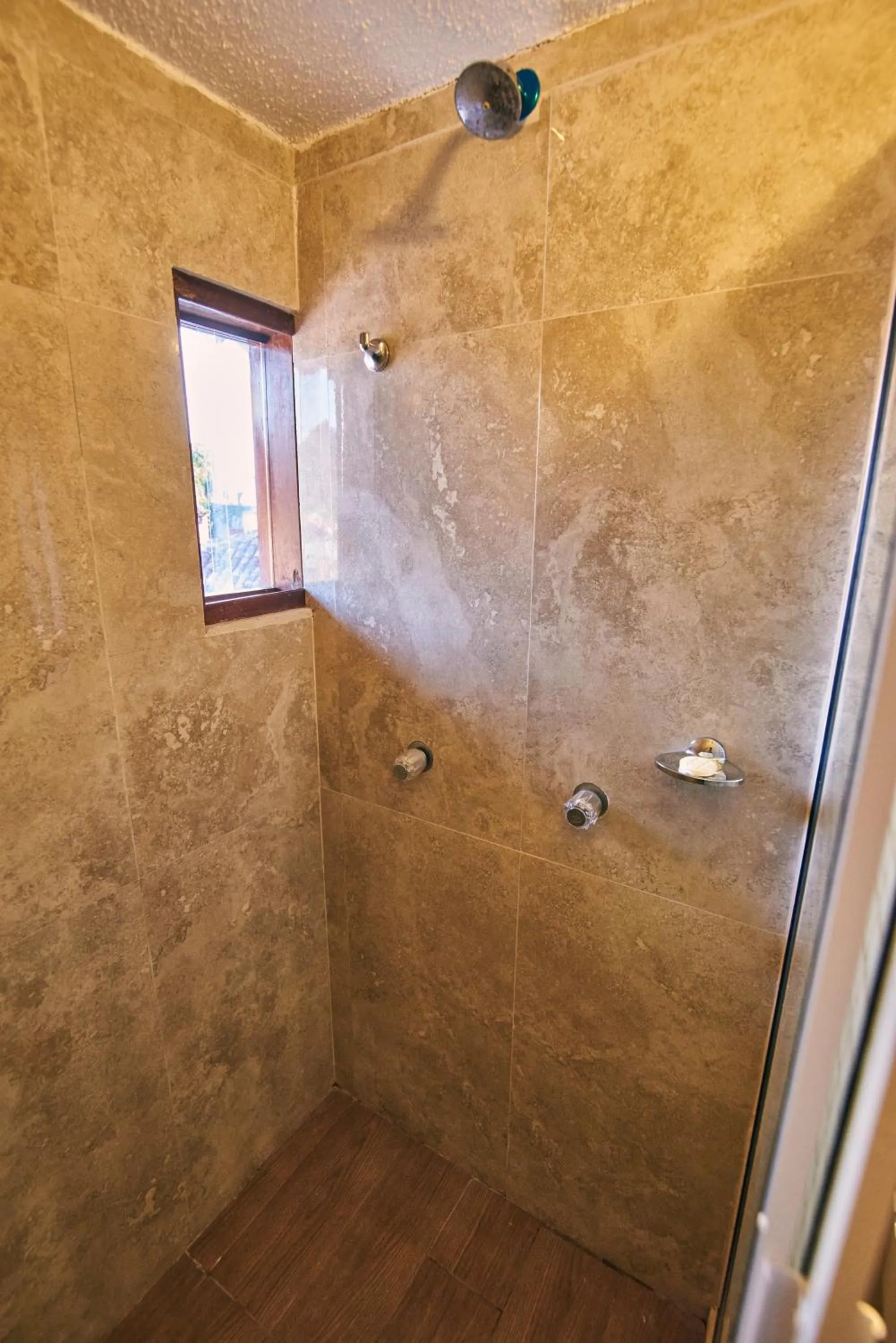 Shower in Hotel Palacio de Moctezuma