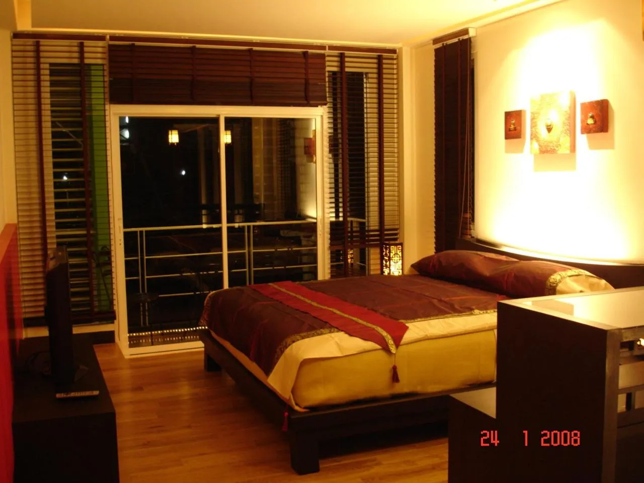 Bed in room 5 pattaya tower