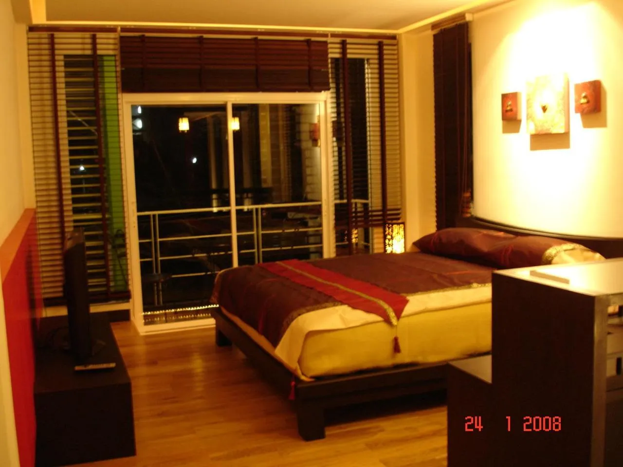 Bed in room 5 pattaya tower