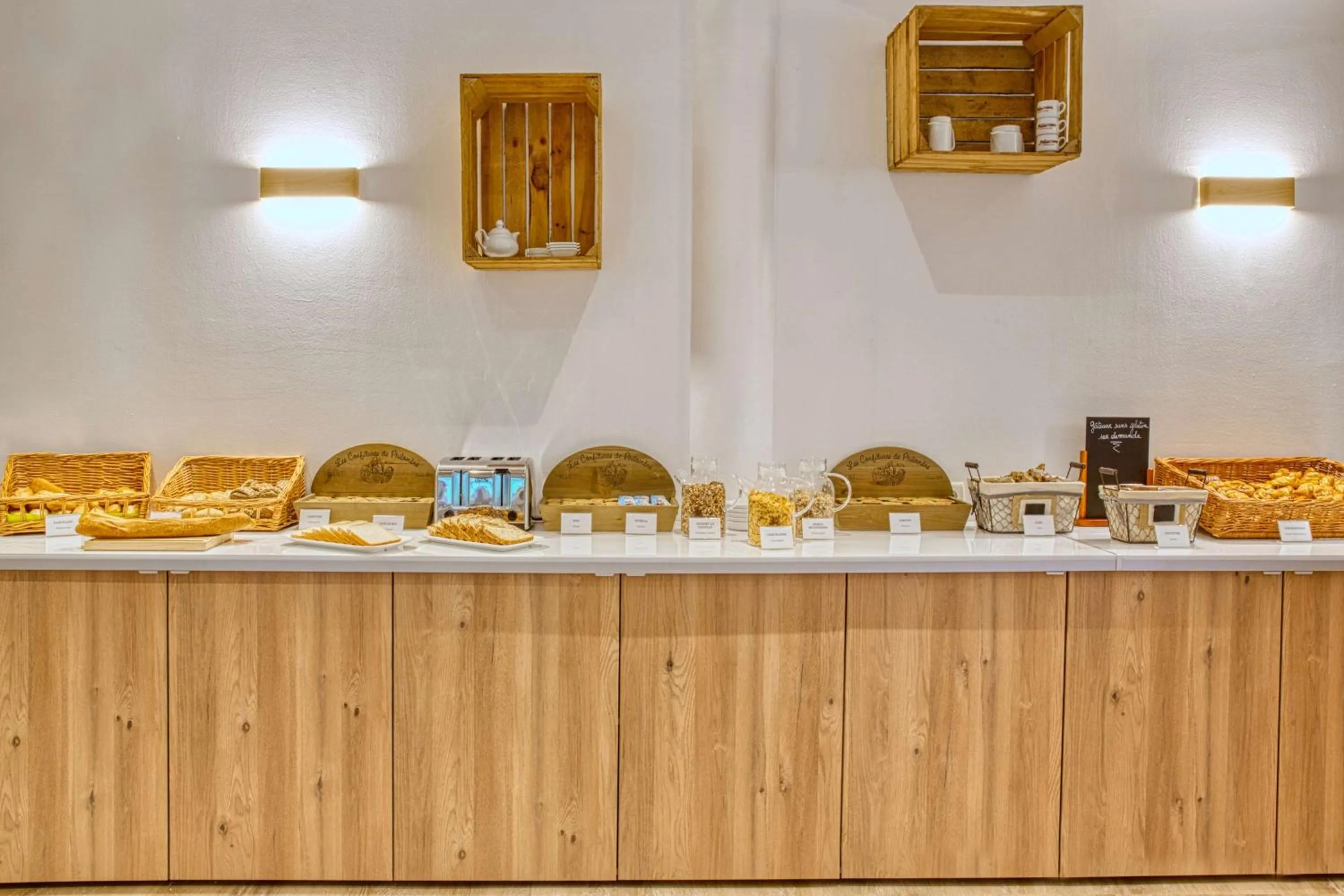 Restaurant/places to eat in Les Hameaux De Lozere Sure Hotel Collection by Best Western