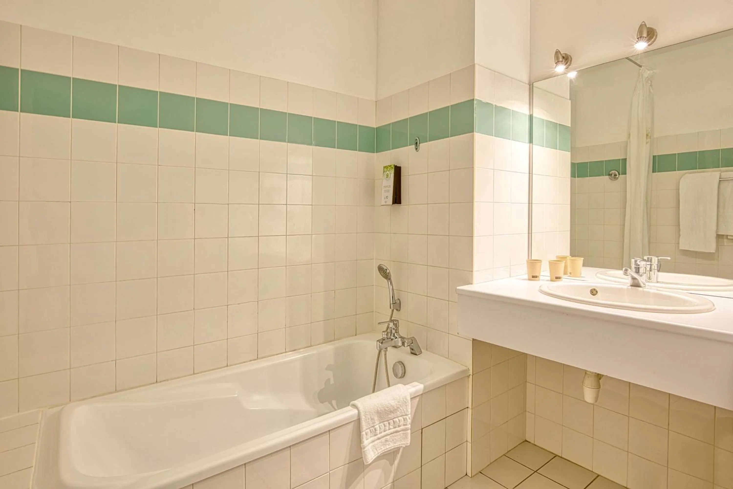 Bathroom in Les Hameaux De Lozere Sure Hotel Collection by Best Western