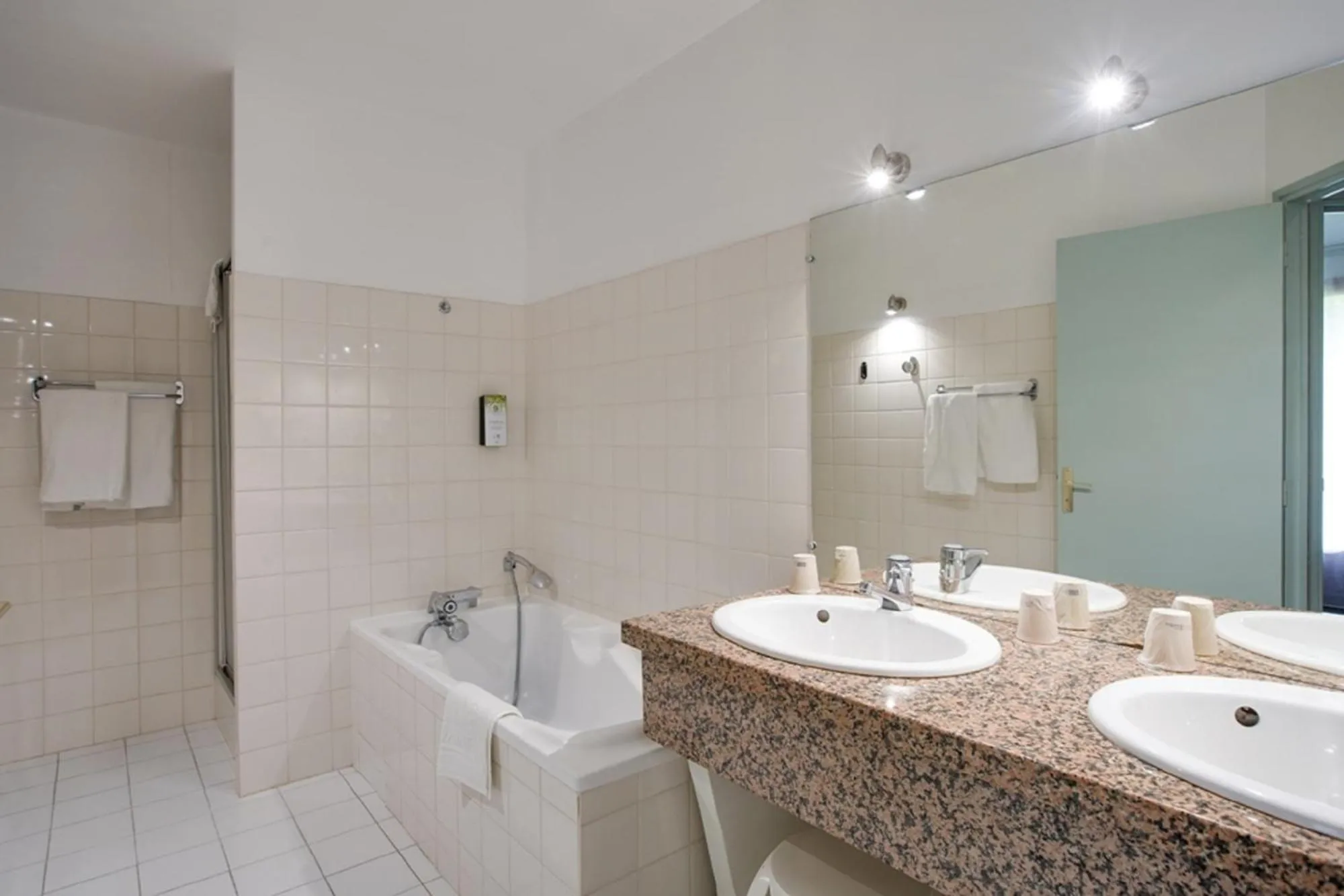 Shower in Les Hameaux De Lozere Sure Hotel Collection by Best Western
