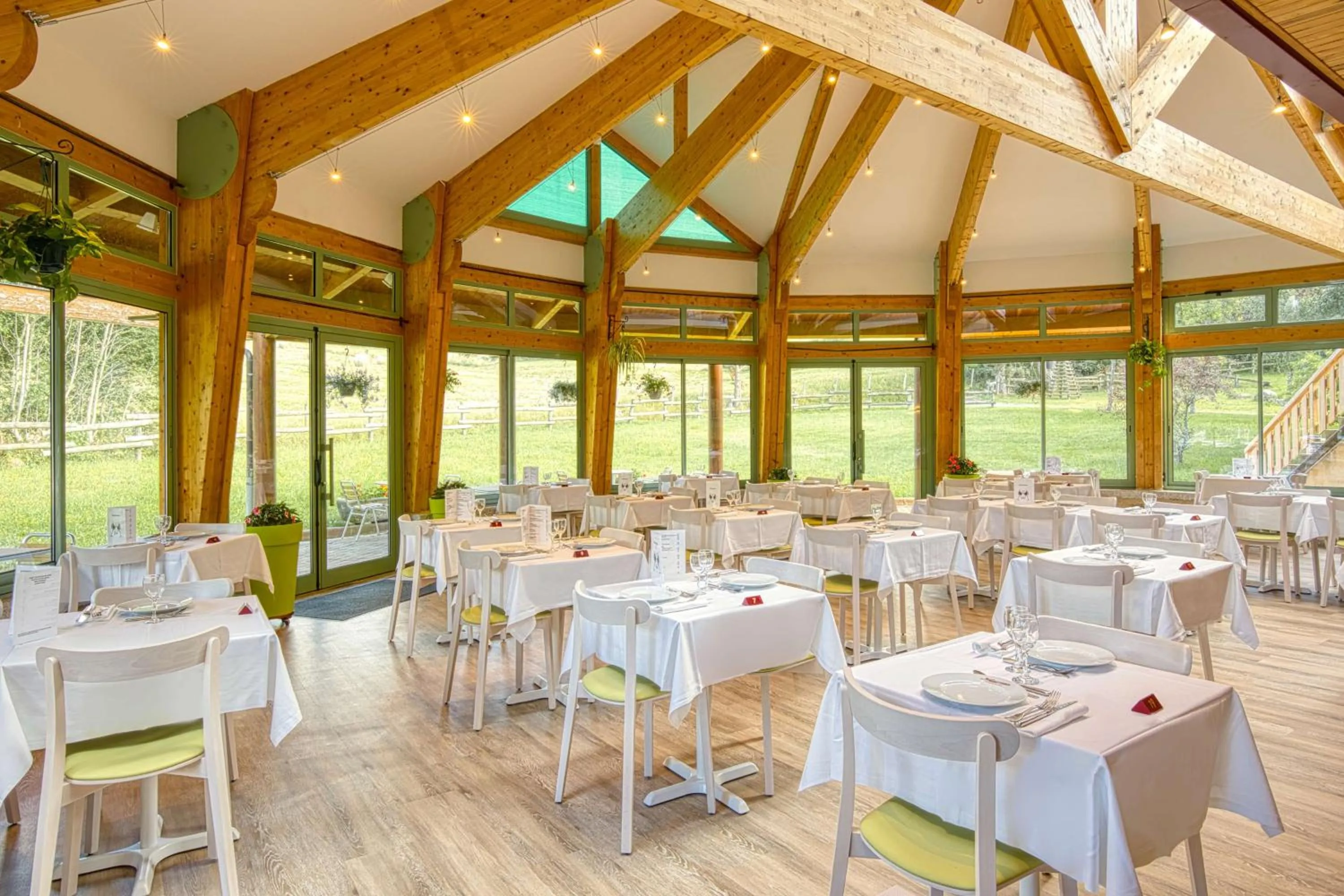 Restaurant/places to eat in Les Hameaux De Lozere Sure Hotel Collection by Best Western