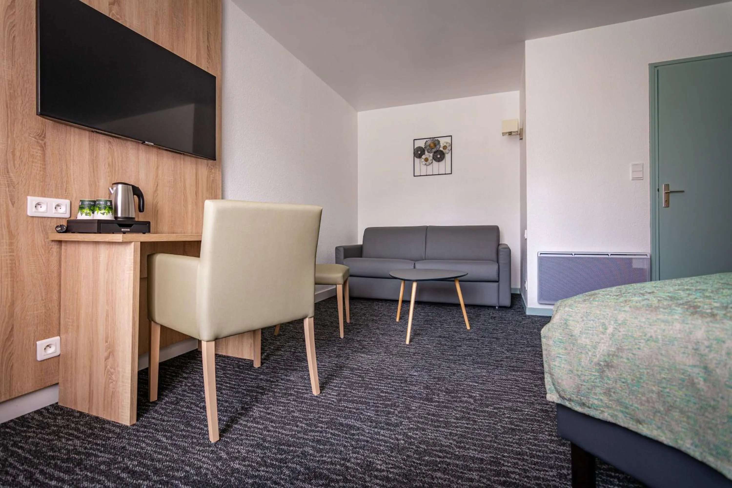 TV and multimedia, Bed in Les Hameaux De Lozere Sure Hotel Collection by Best Western