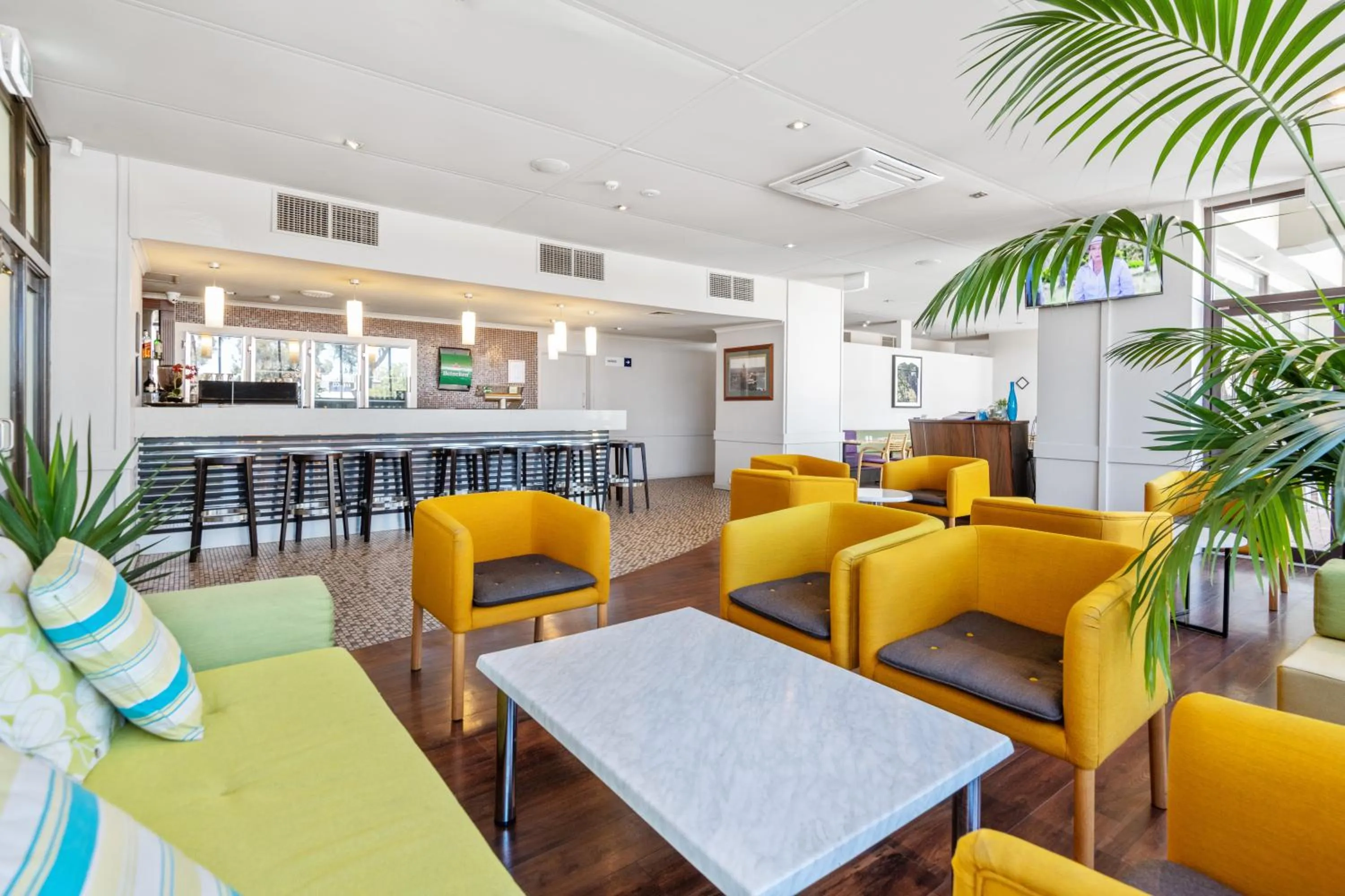 Lounge or bar in The Plaza Hotel Kalgoorlie