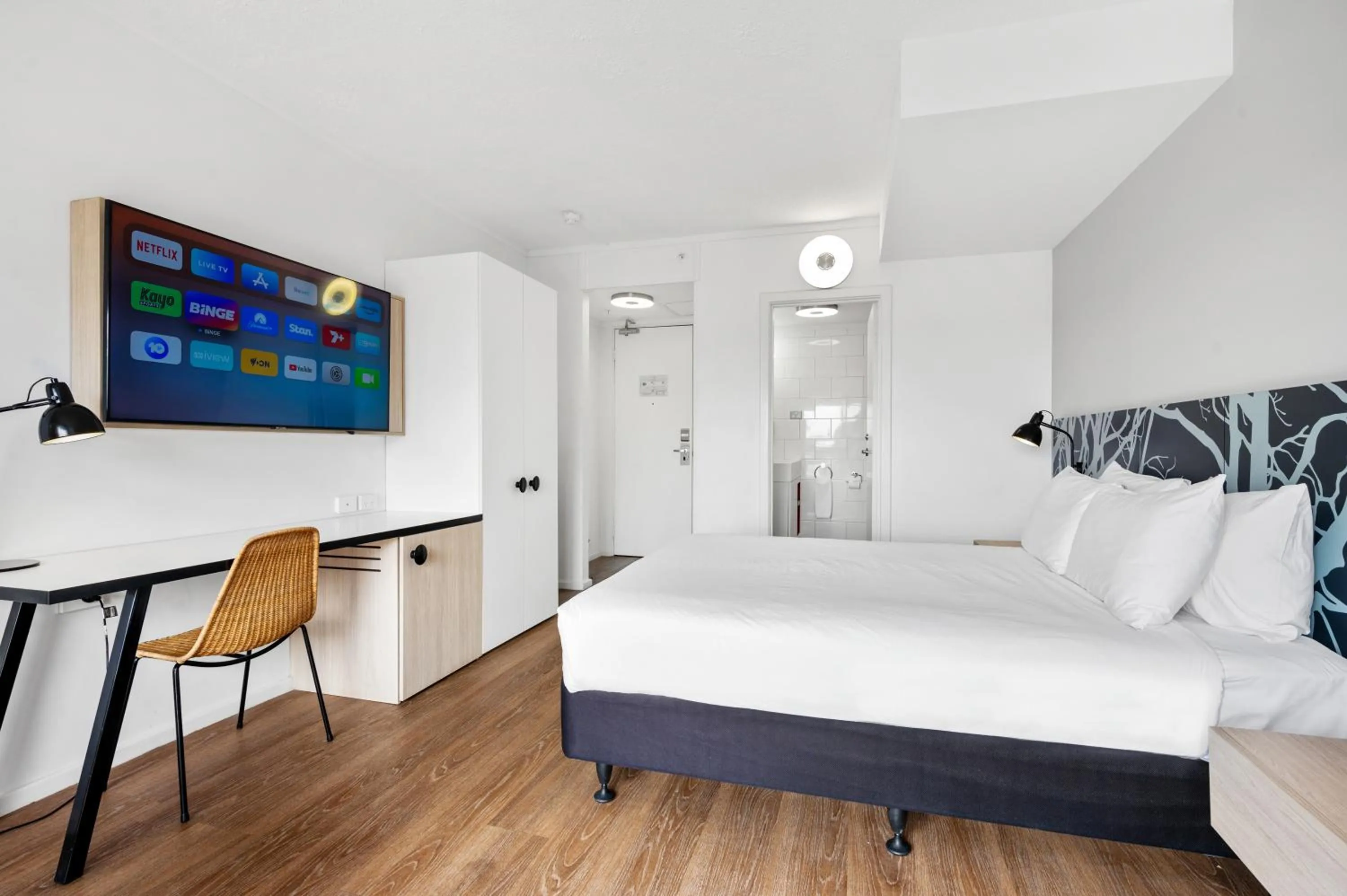 TV and multimedia, Bed in The Plaza Hotel Kalgoorlie