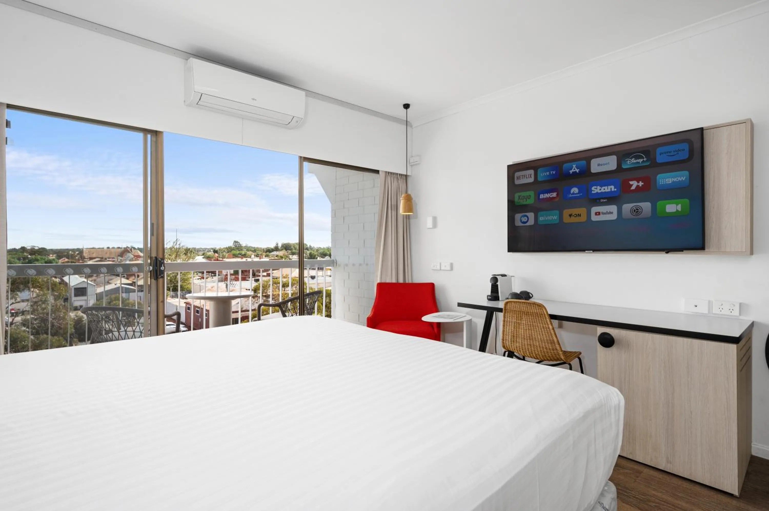 Bed in The Plaza Hotel Kalgoorlie