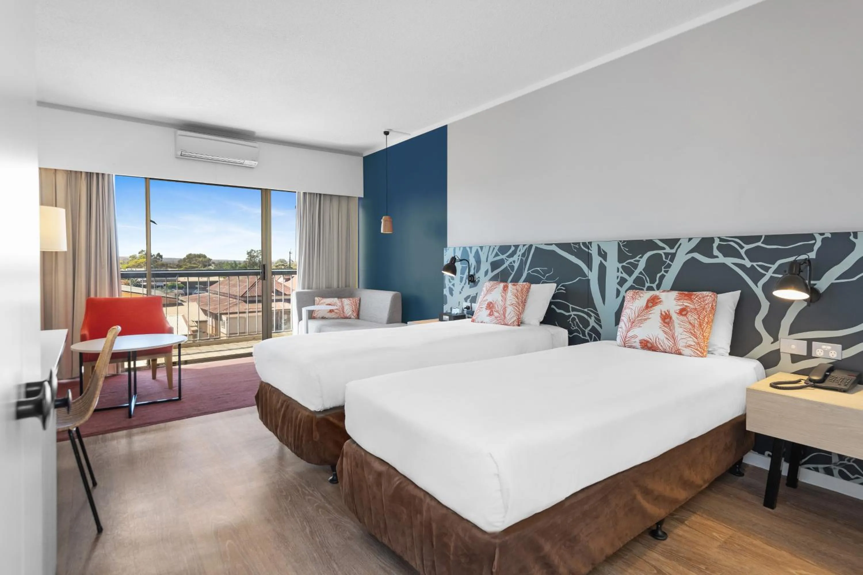 Photo of the whole room, Bed in The Plaza Hotel Kalgoorlie