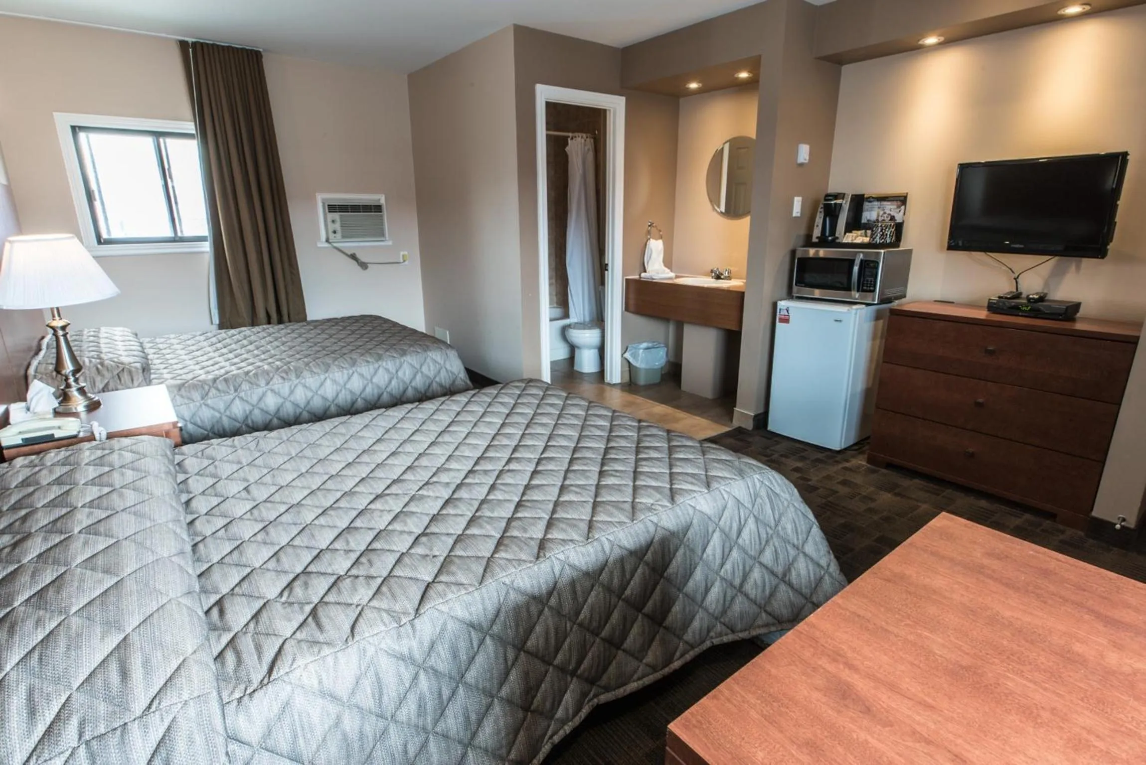 Day, Bed in Motel Falcon