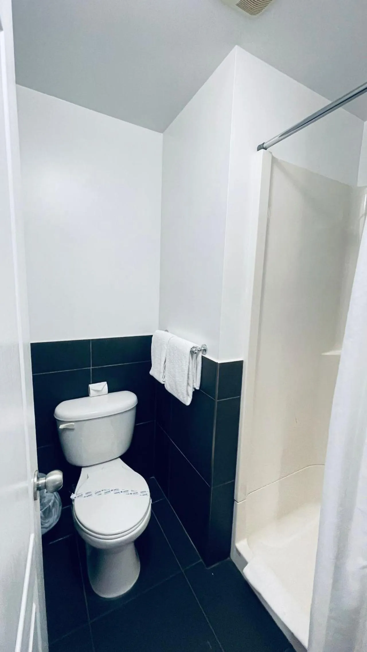 Bathroom in Motel Falcon