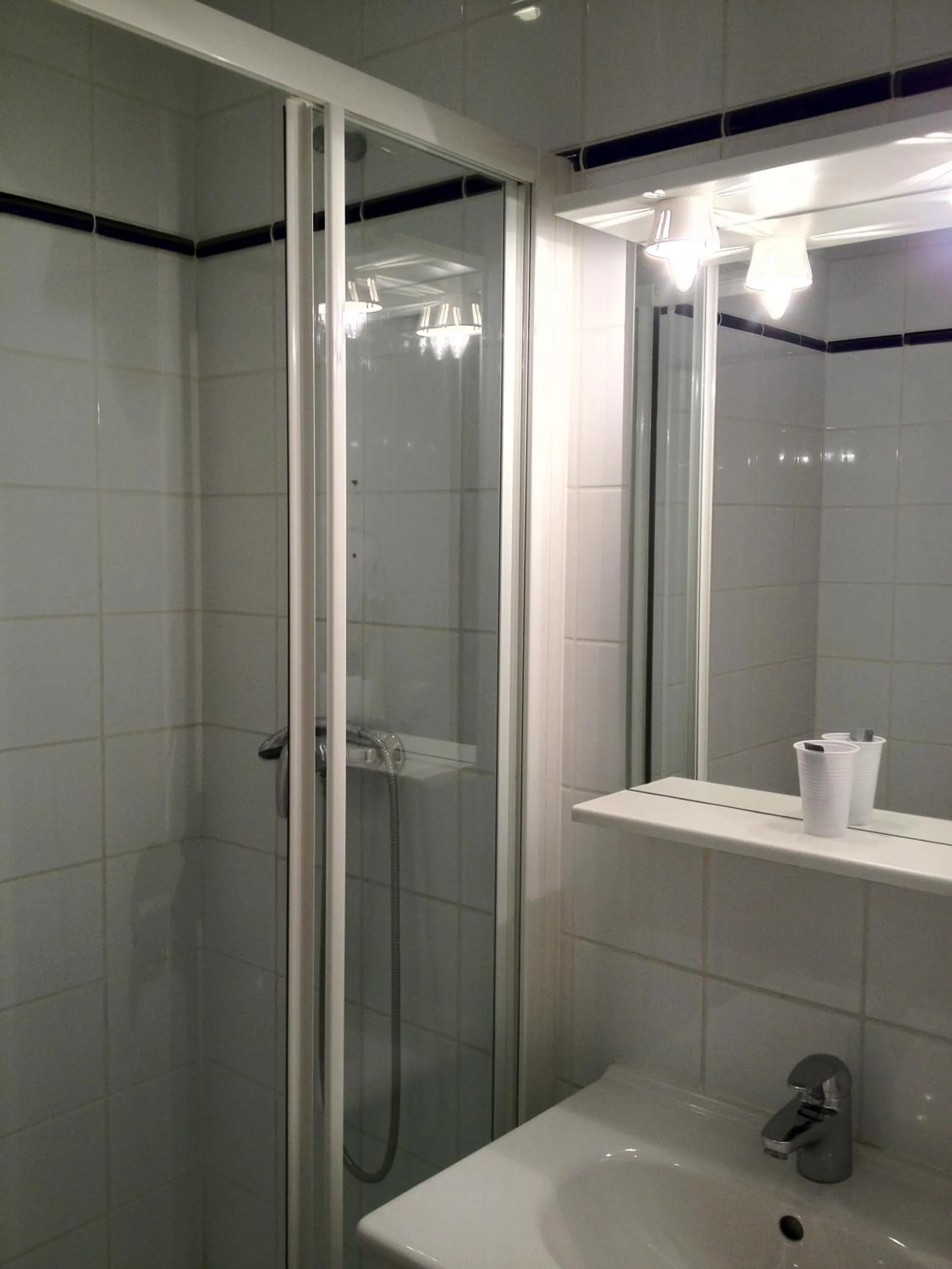 Bathroom in Lyo Hôtel - Centre Lyon Perrache