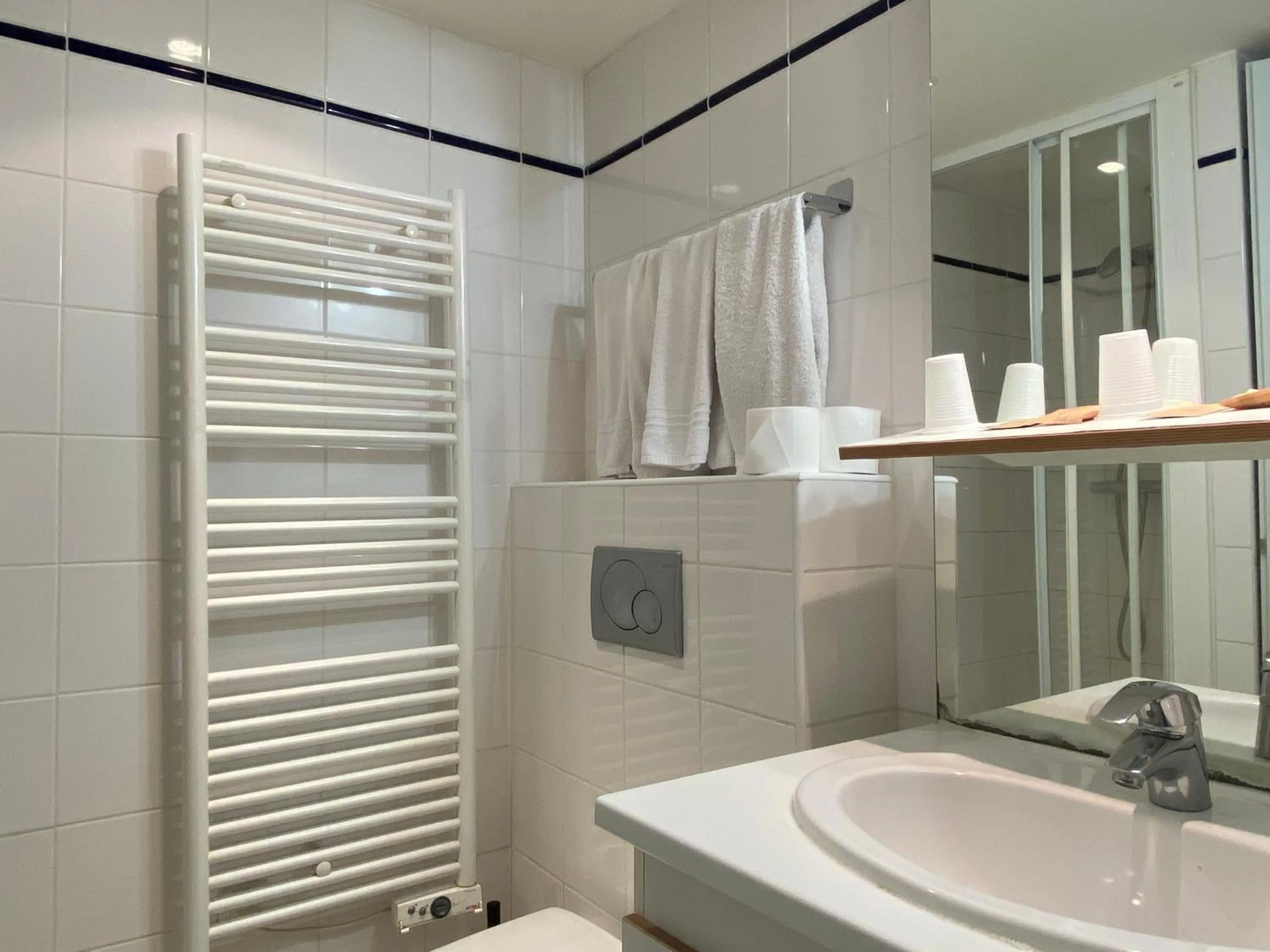 Bathroom in Lyo Hôtel - Centre Lyon Perrache