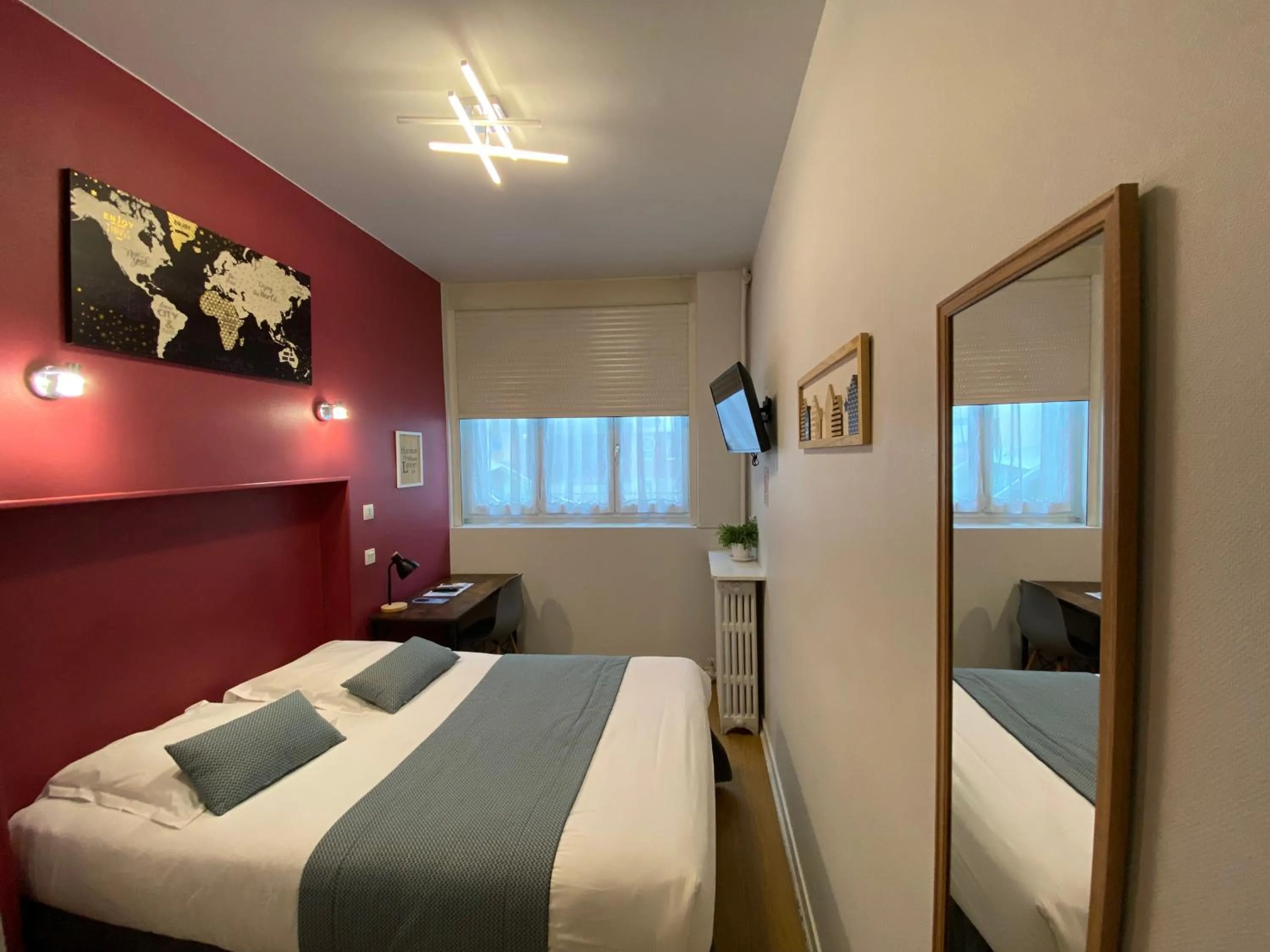 Photo of the whole room, Bed in Lyo Hôtel - Centre Lyon Perrache