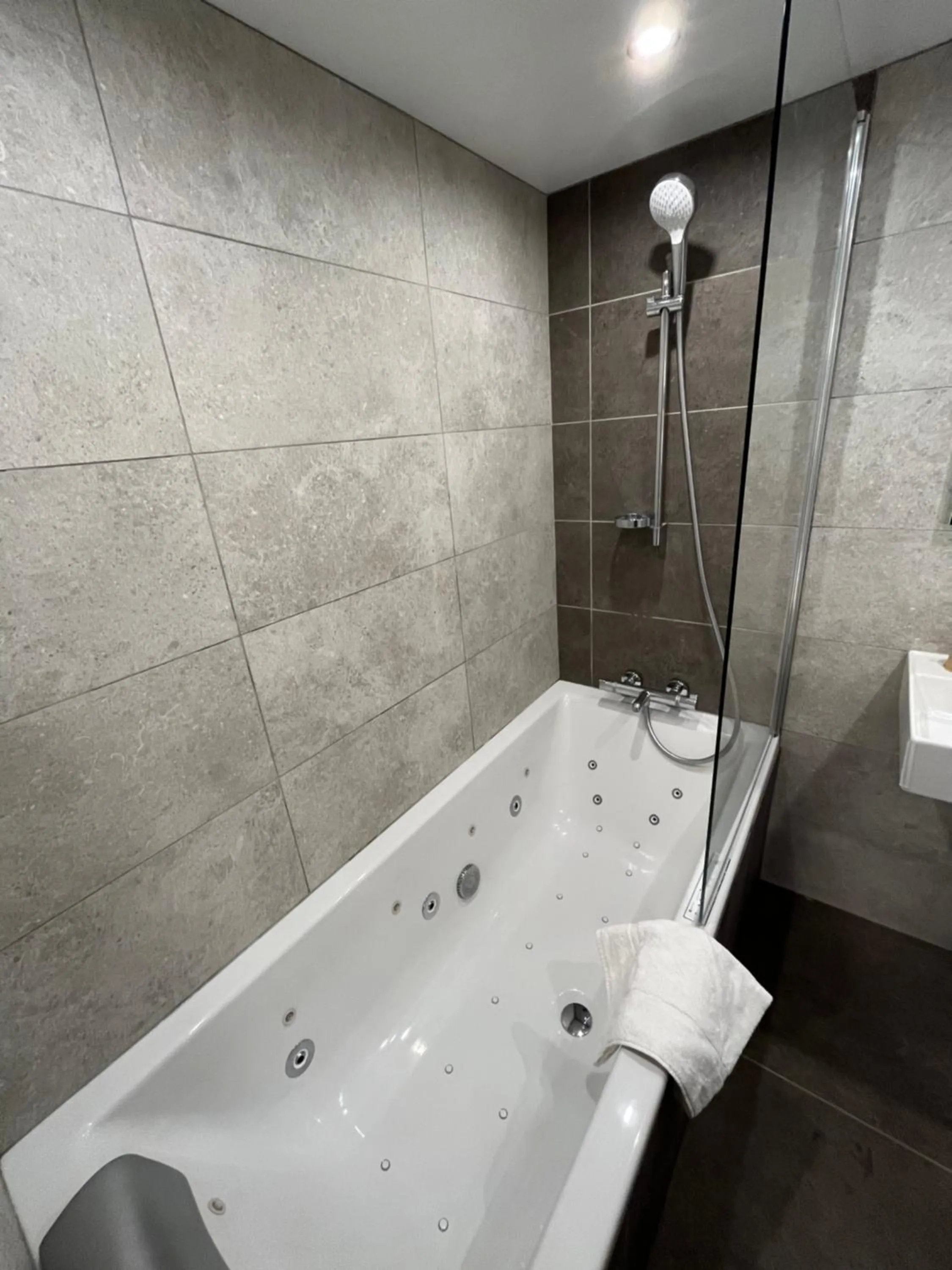 Hot Tub in Lyo Hôtel - Centre Lyon Perrache