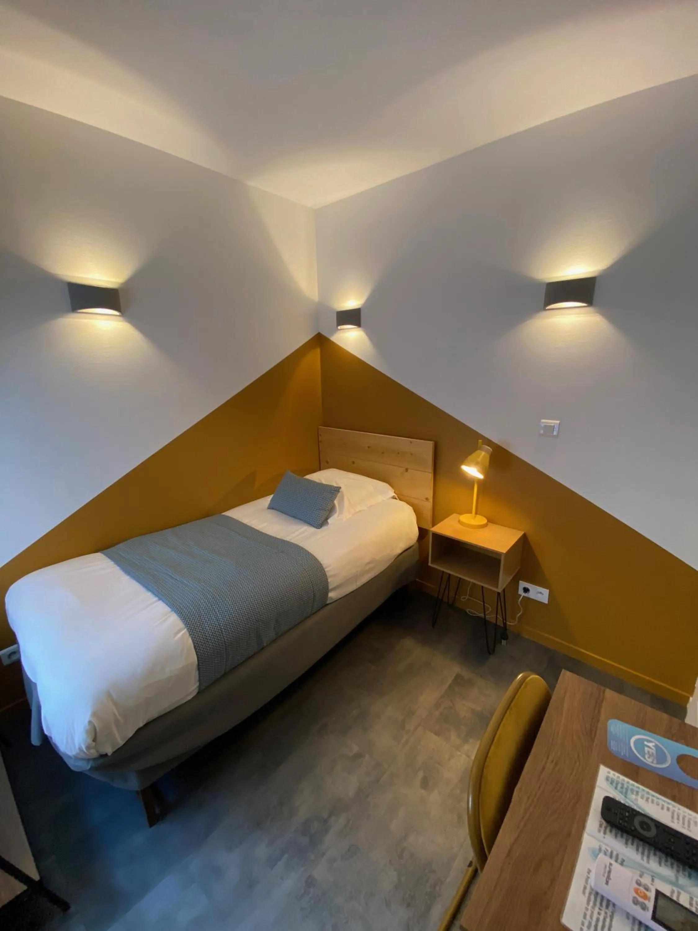 Photo of the whole room, Bed in Lyo Hôtel - Centre Lyon Perrache