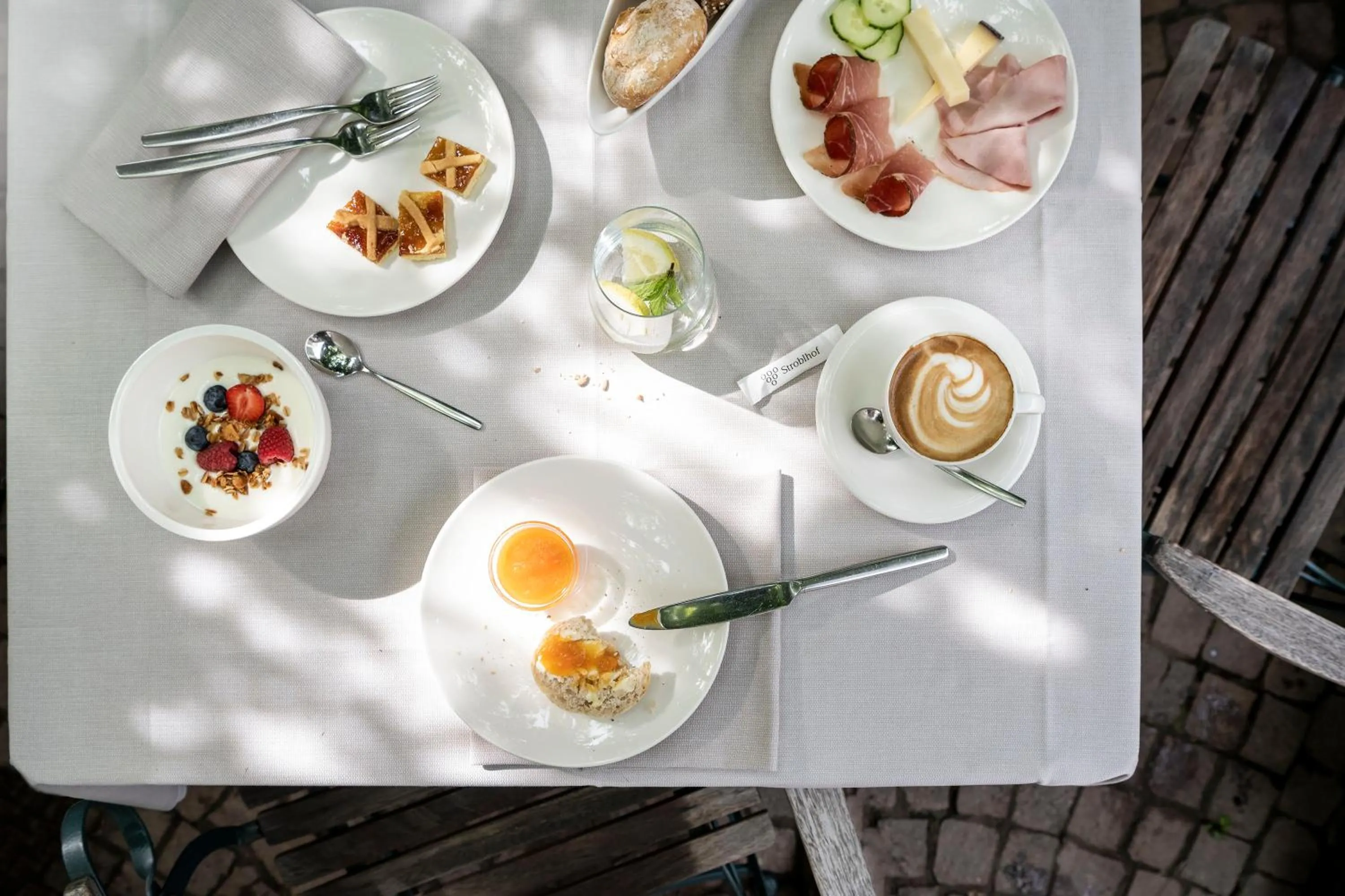Breakfast in Hotel Weingut Stroblhof