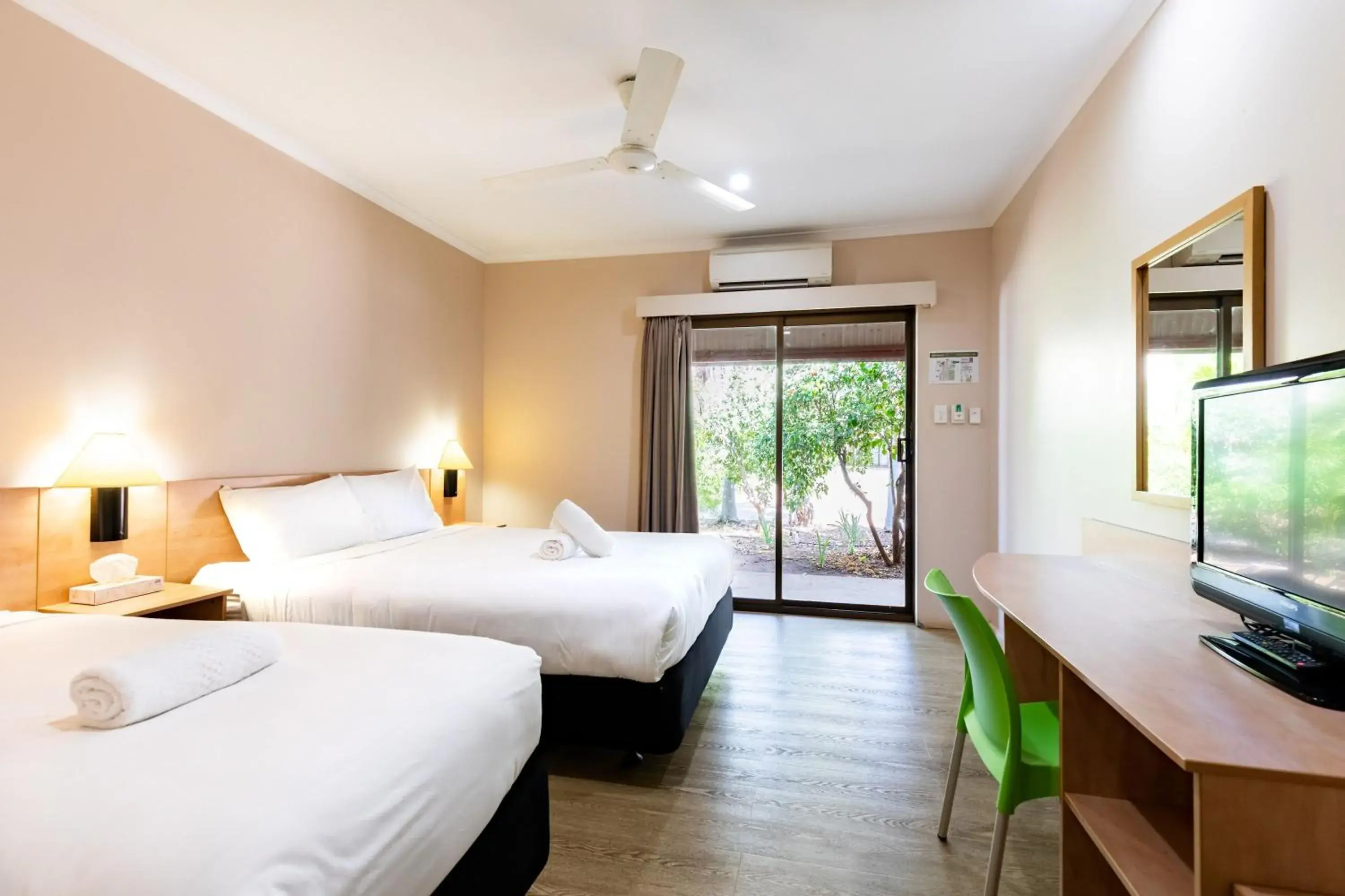 Bed in Contour Hotel Katherine Bed in Contour Hotel Katherine