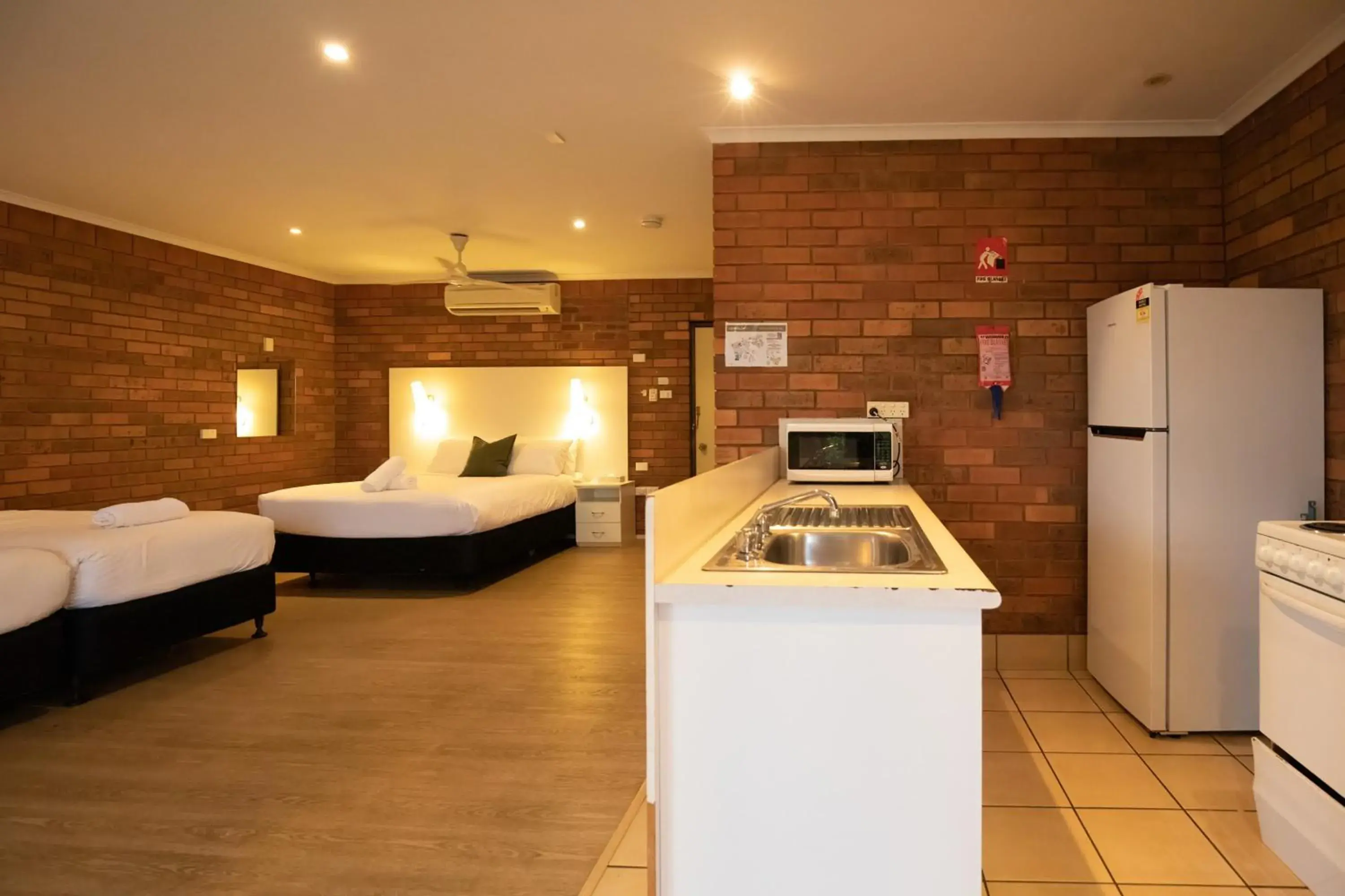 Bed in Contour Hotel Katherine Bed in Contour Hotel Katherine