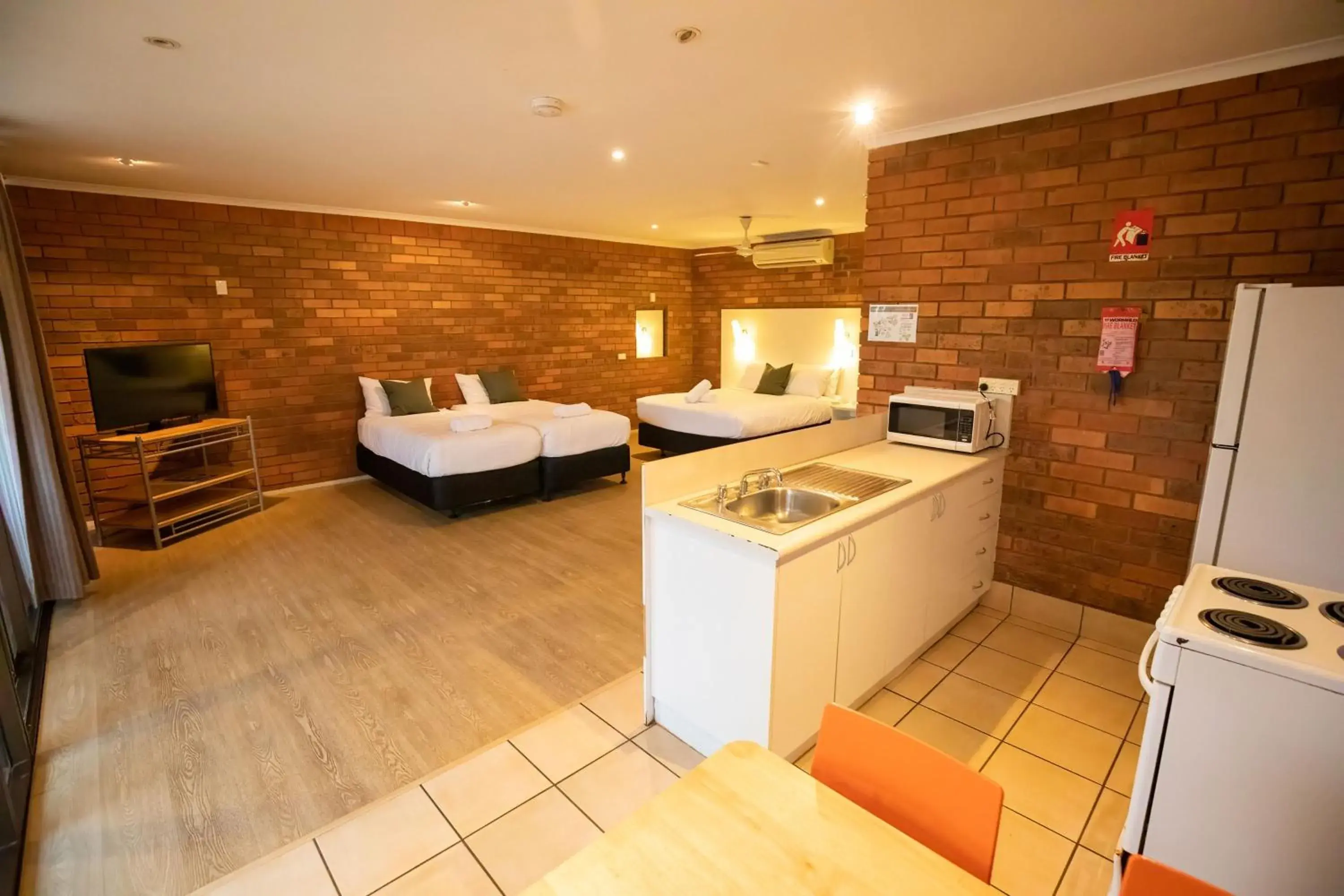 Self-Contained Family Room in Contour Hotel Katherine Self-Contained Family Room in Contour Hotel Katherine