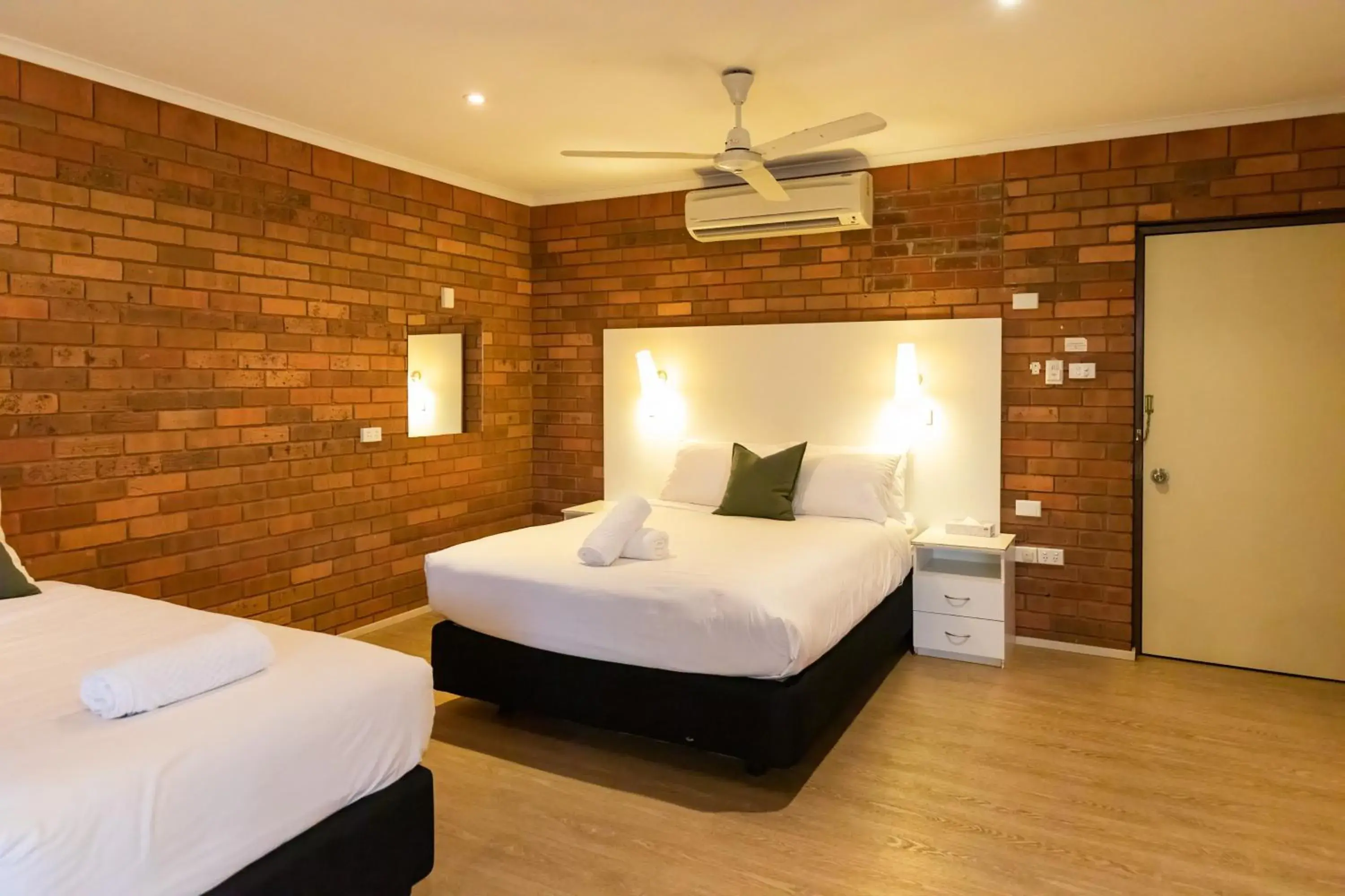 Bed in Contour Hotel Katherine Bed in Contour Hotel Katherine