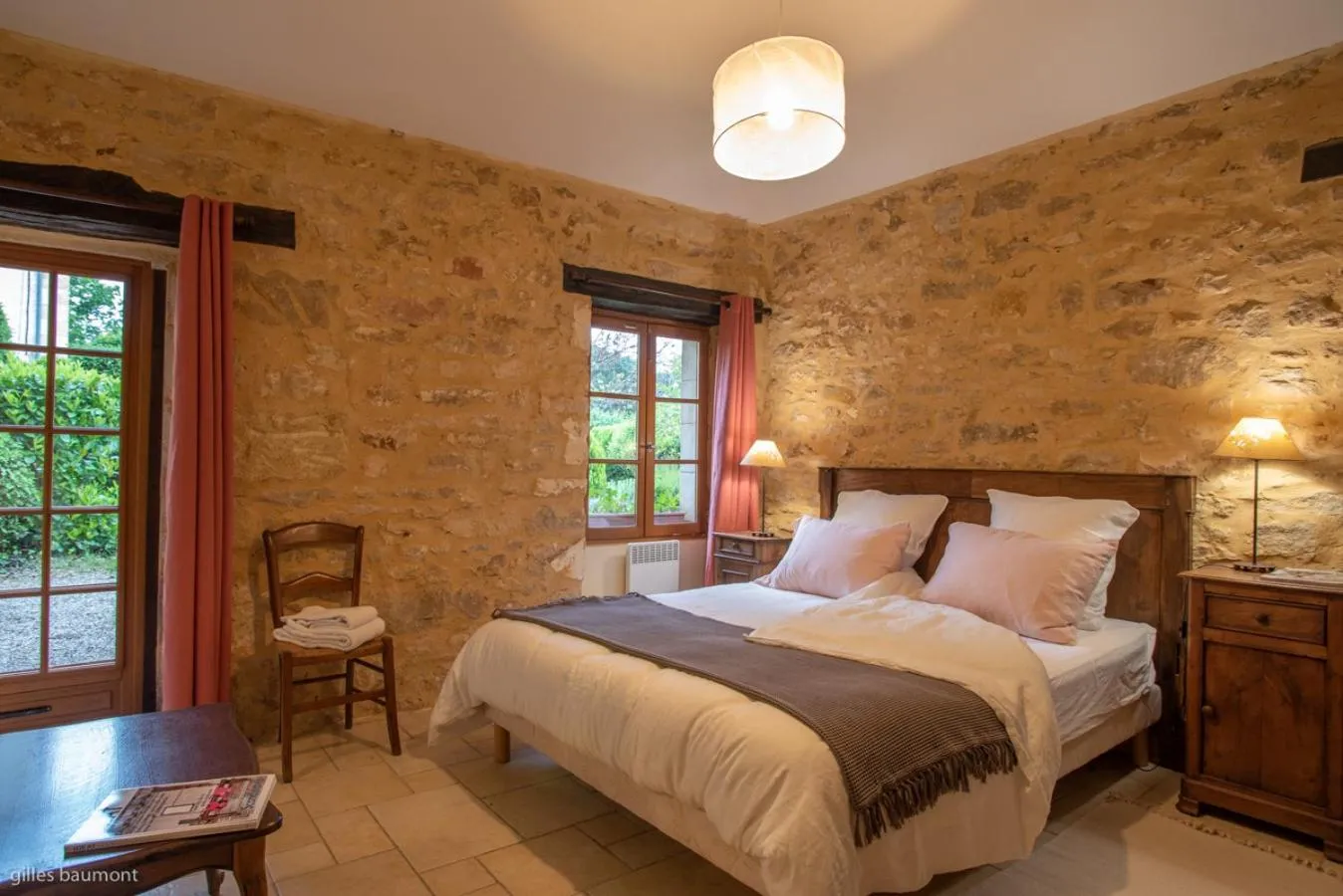 Photo of the whole room, Bed in Le Petit Manoir de Vitrac