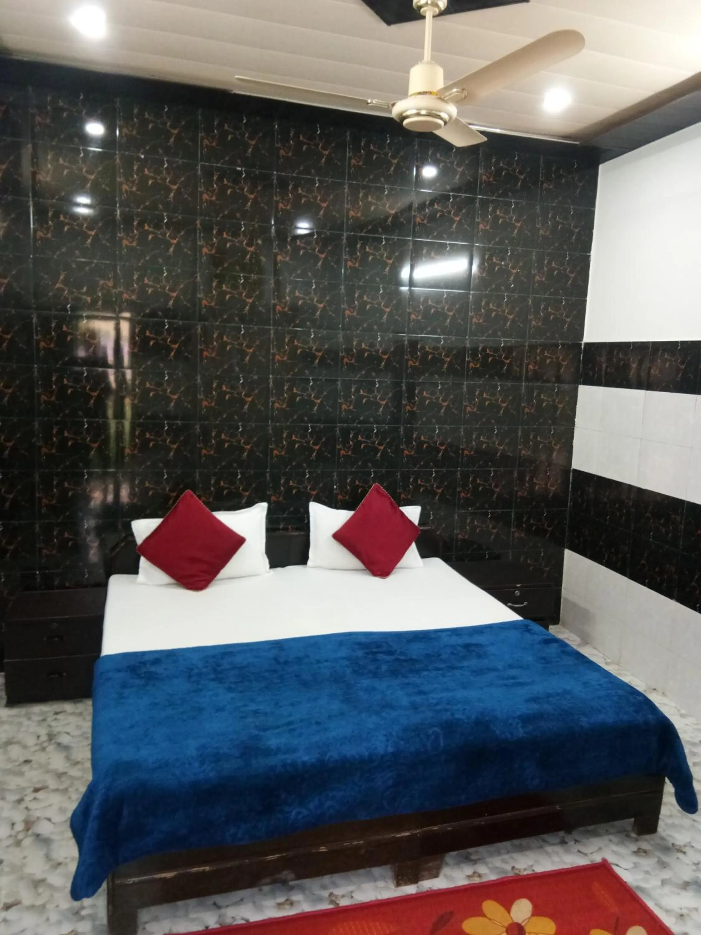 bunk bed, Bed in Radha Krishna Dham