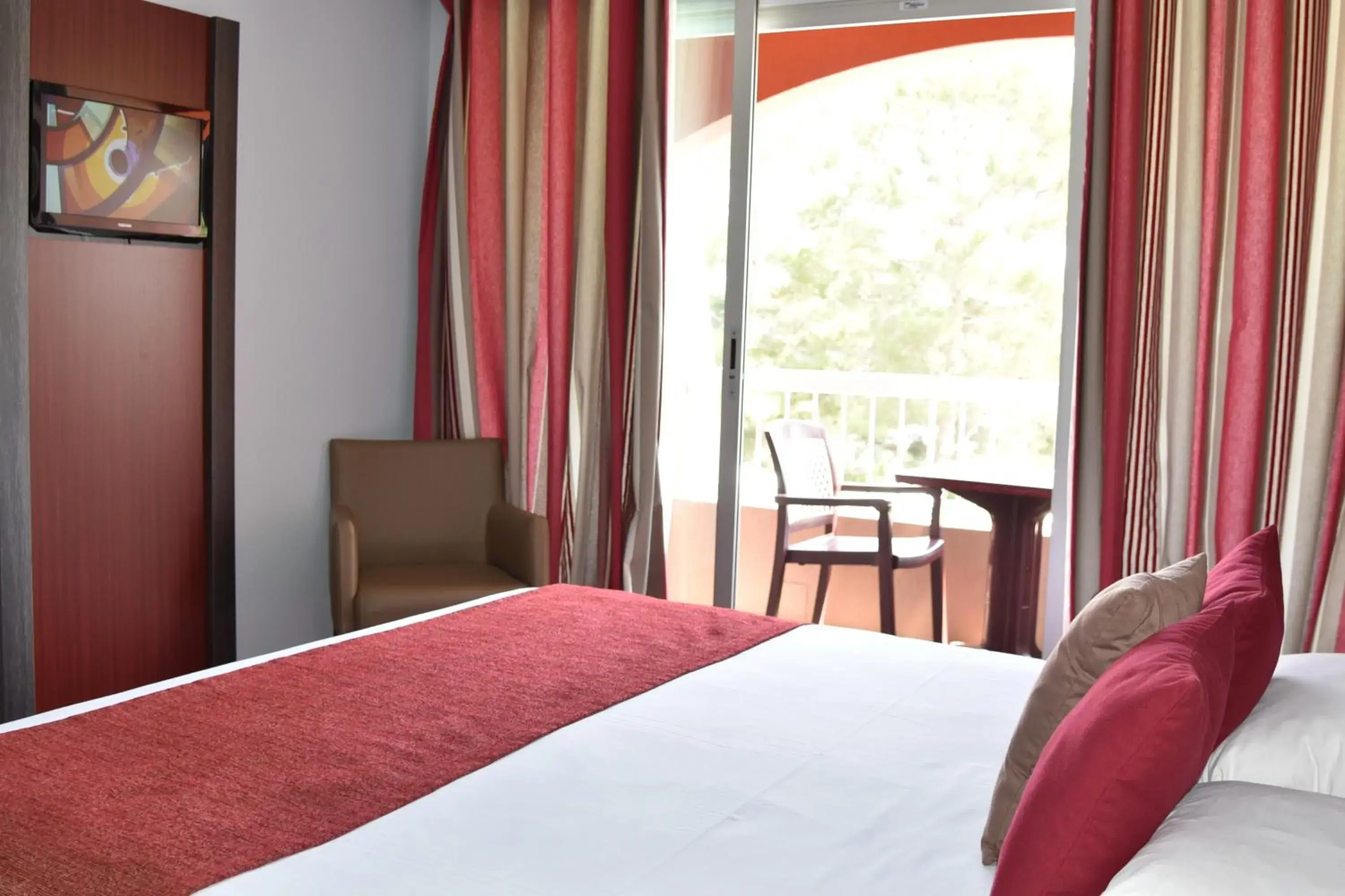 Bed in The Originals City, Le Mas de Grille, Montpellier Sud Bed in The Originals City, Le Mas de Grille, Montpellier Sud