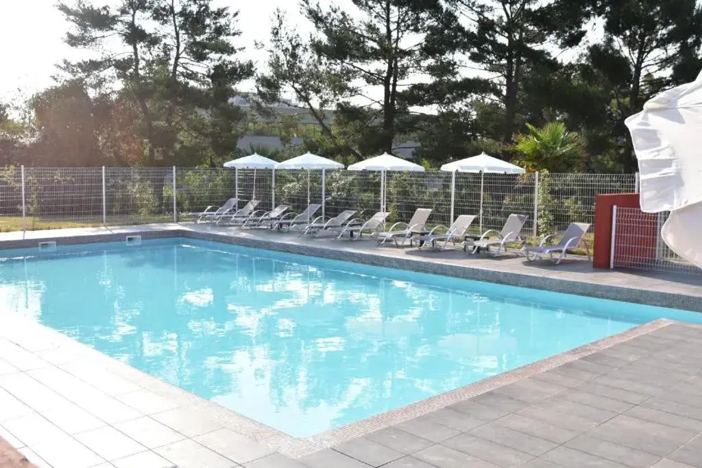 Swimming pool in The Originals City, Le Mas de Grille, Montpellier Sud Swimming pool in The Originals City, Le Mas de Grille, Montpellier Sud