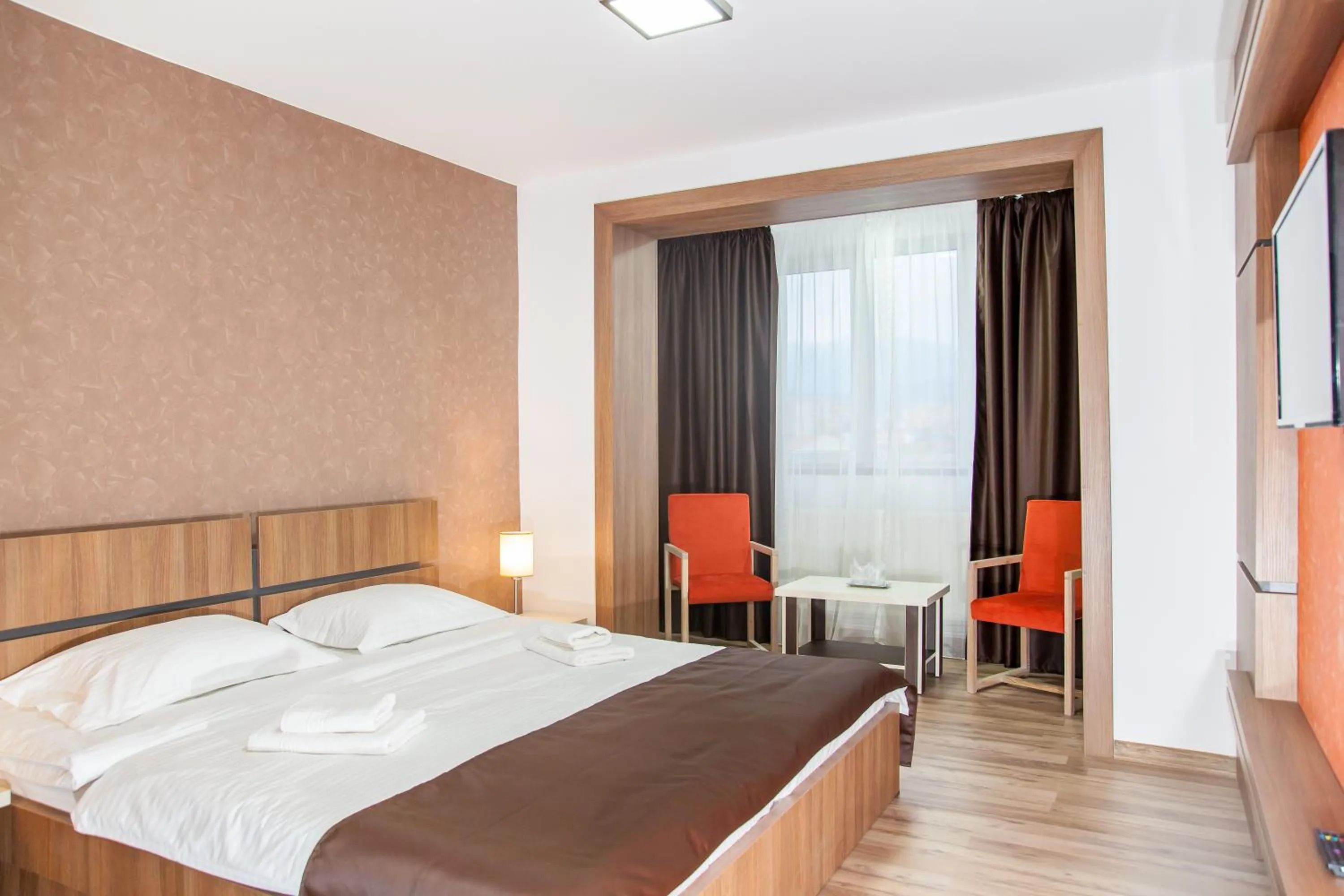 Photo of the whole room, Bed in HB Brilliant