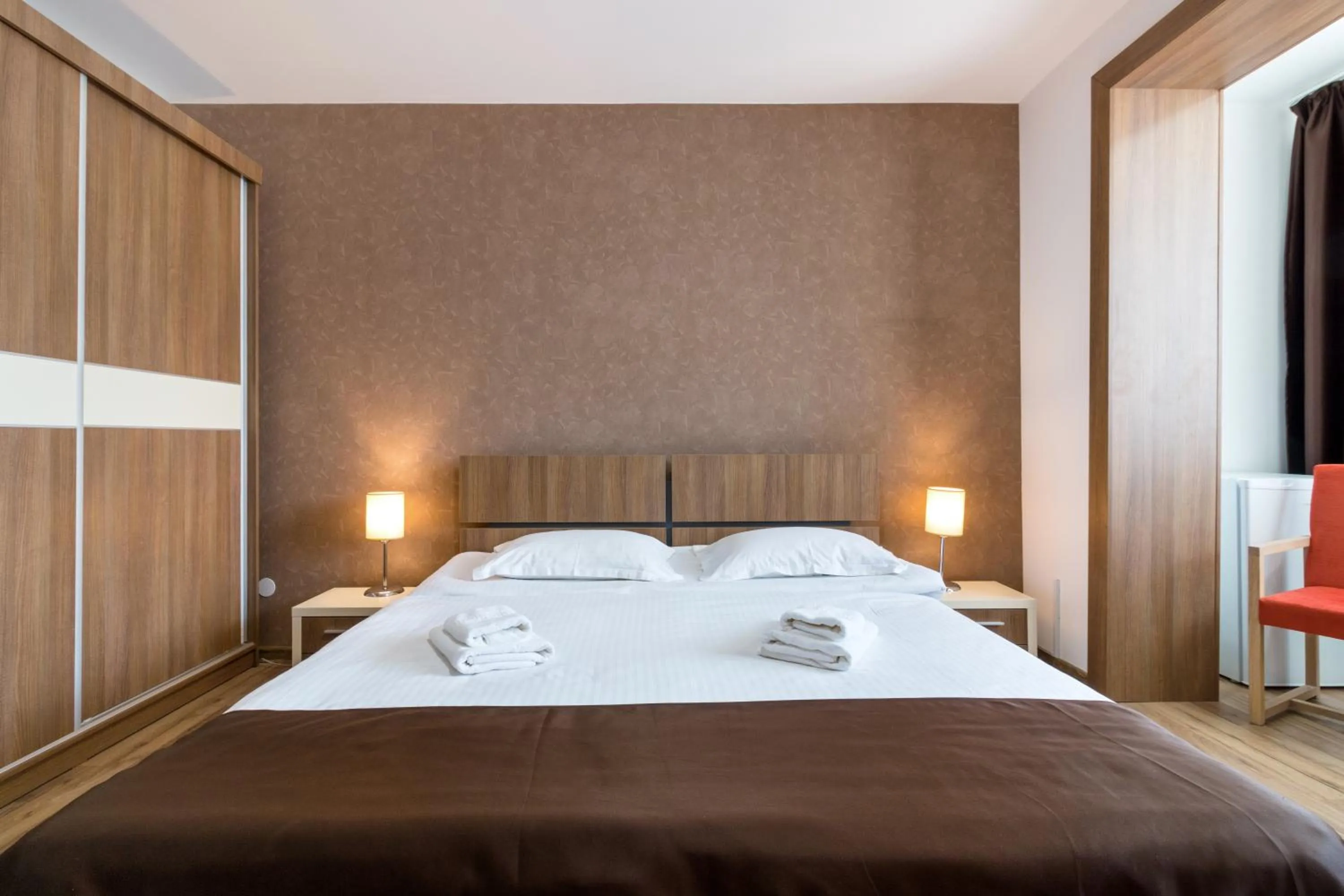 Photo of the whole room, Bed in HB Brilliant