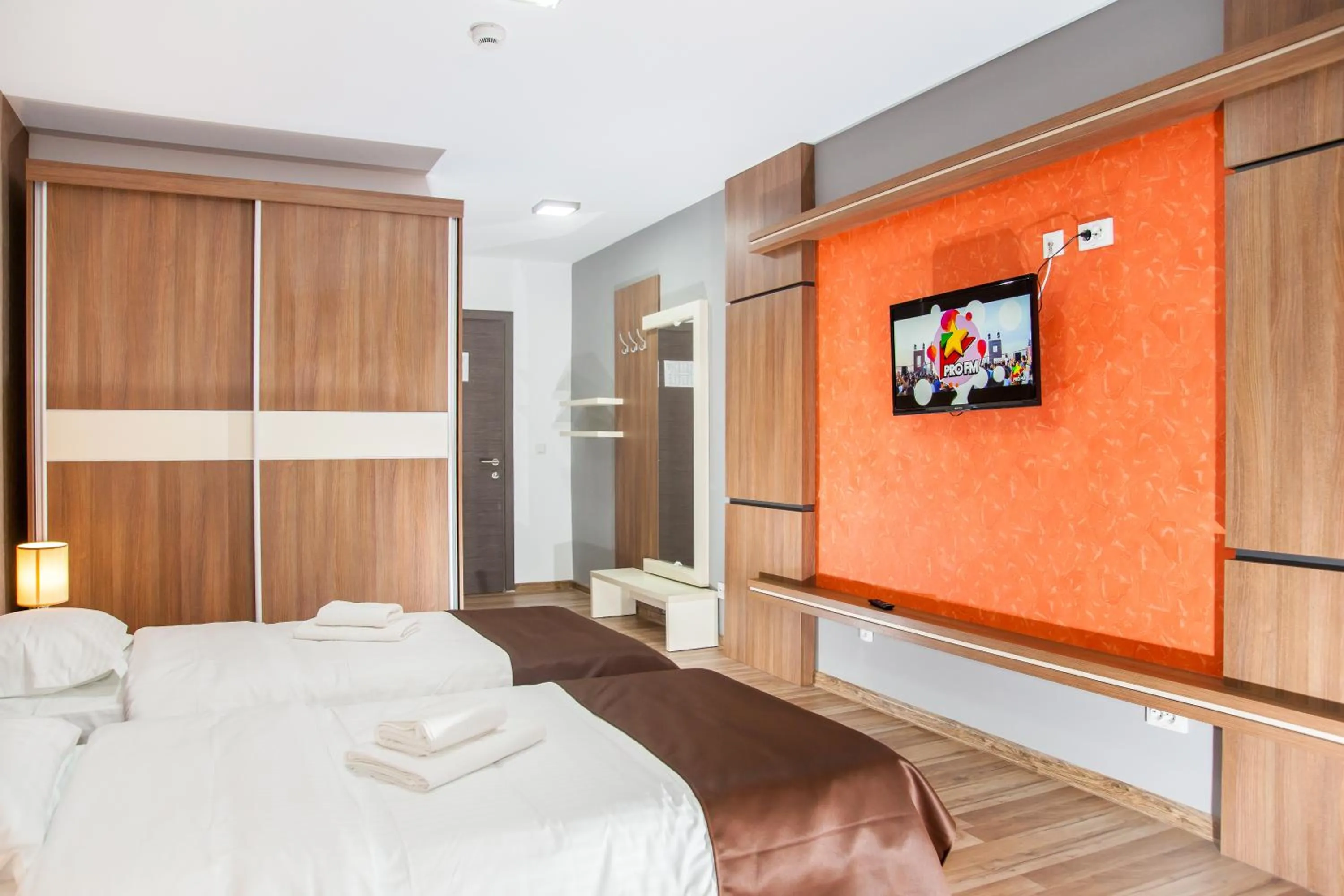 Photo of the whole room, Bed in HB Brilliant