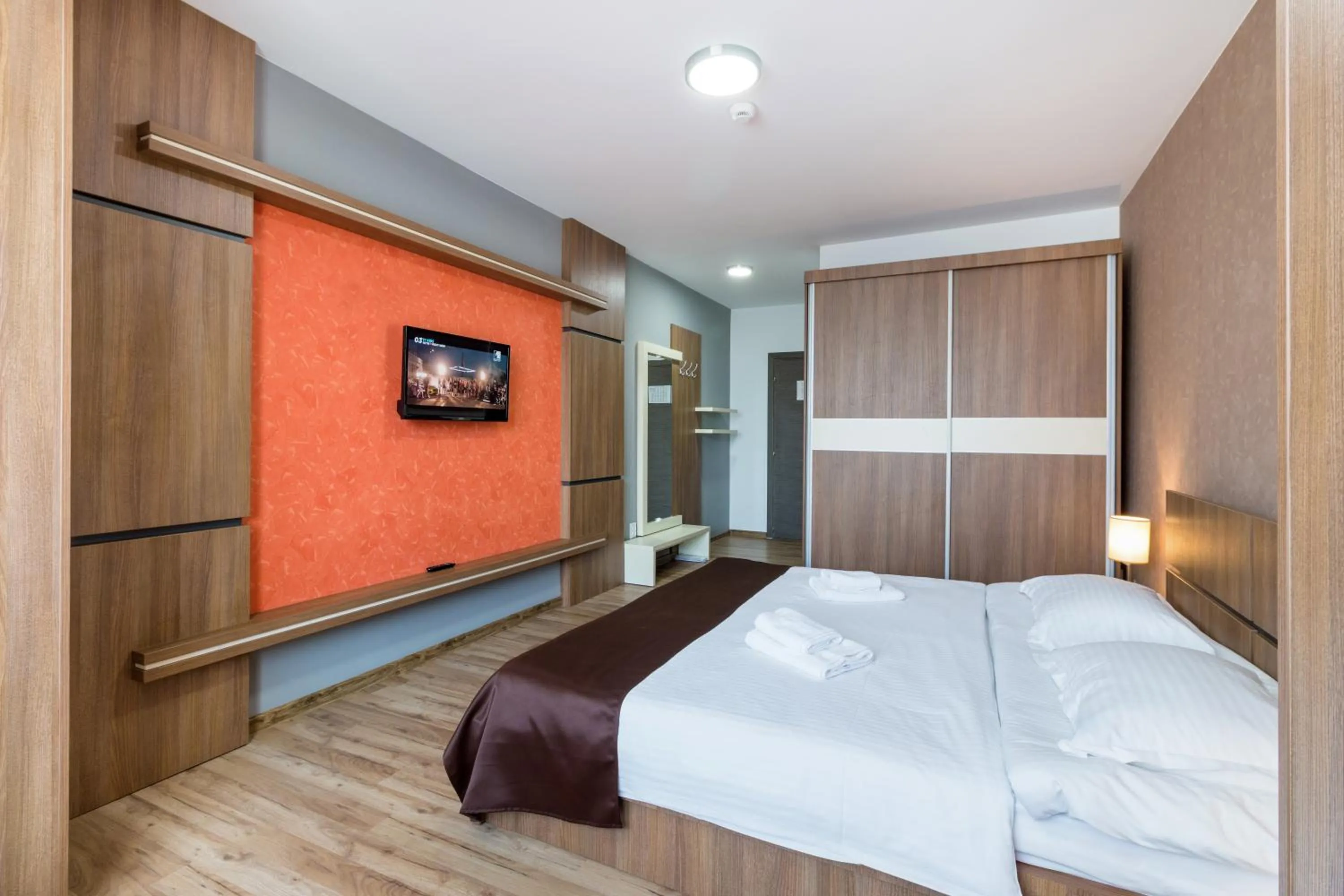 Photo of the whole room, Bed in HB Brilliant