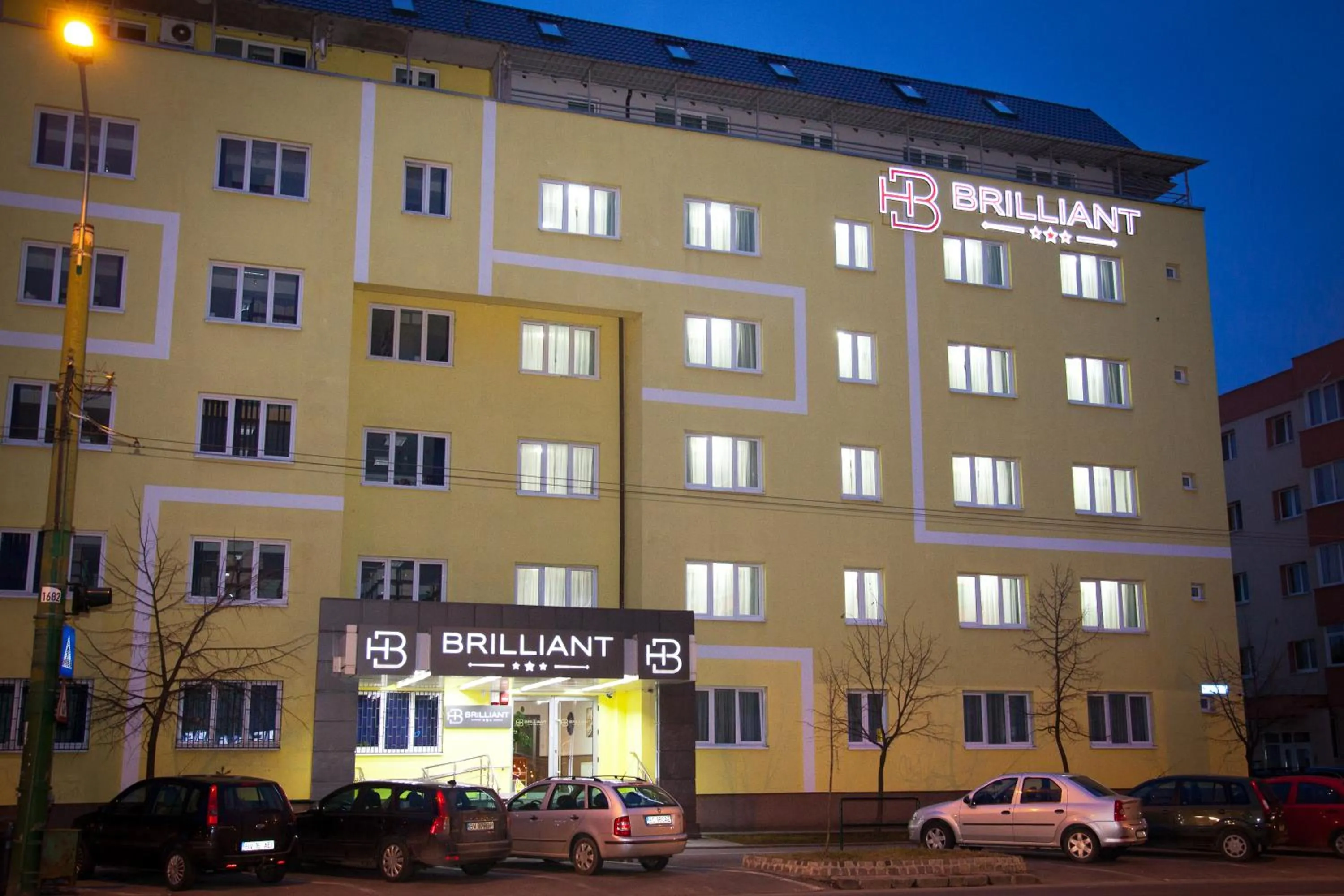 Facade/entrance in HB Brilliant