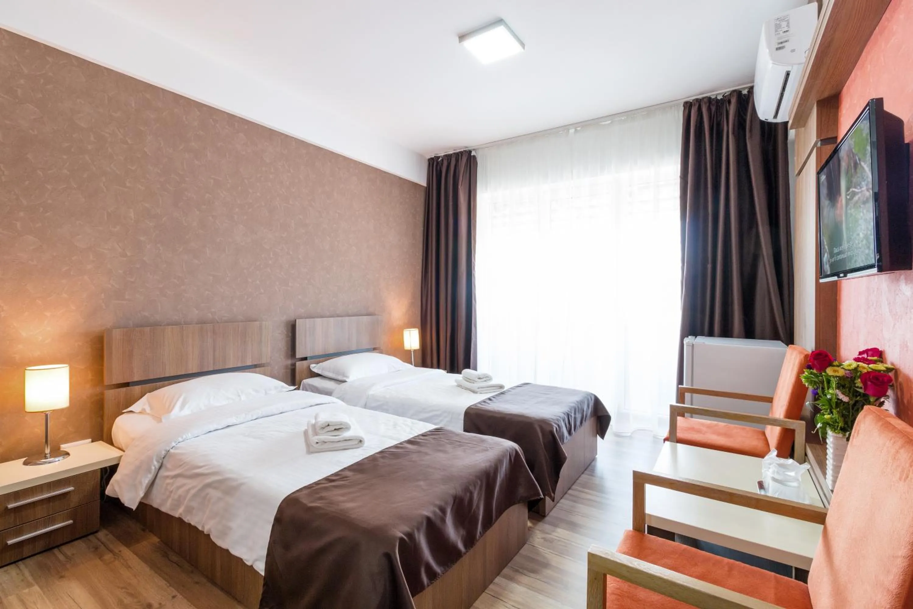 Photo of the whole room, Bed in HB Brilliant