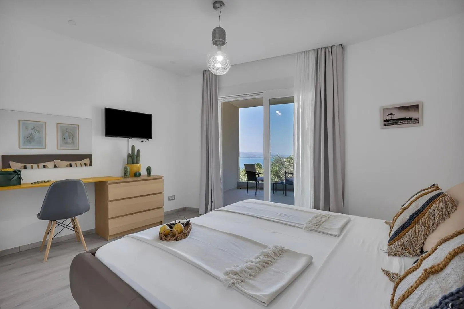 Bed in Luxury villa Mae in Makarska, pool and gym