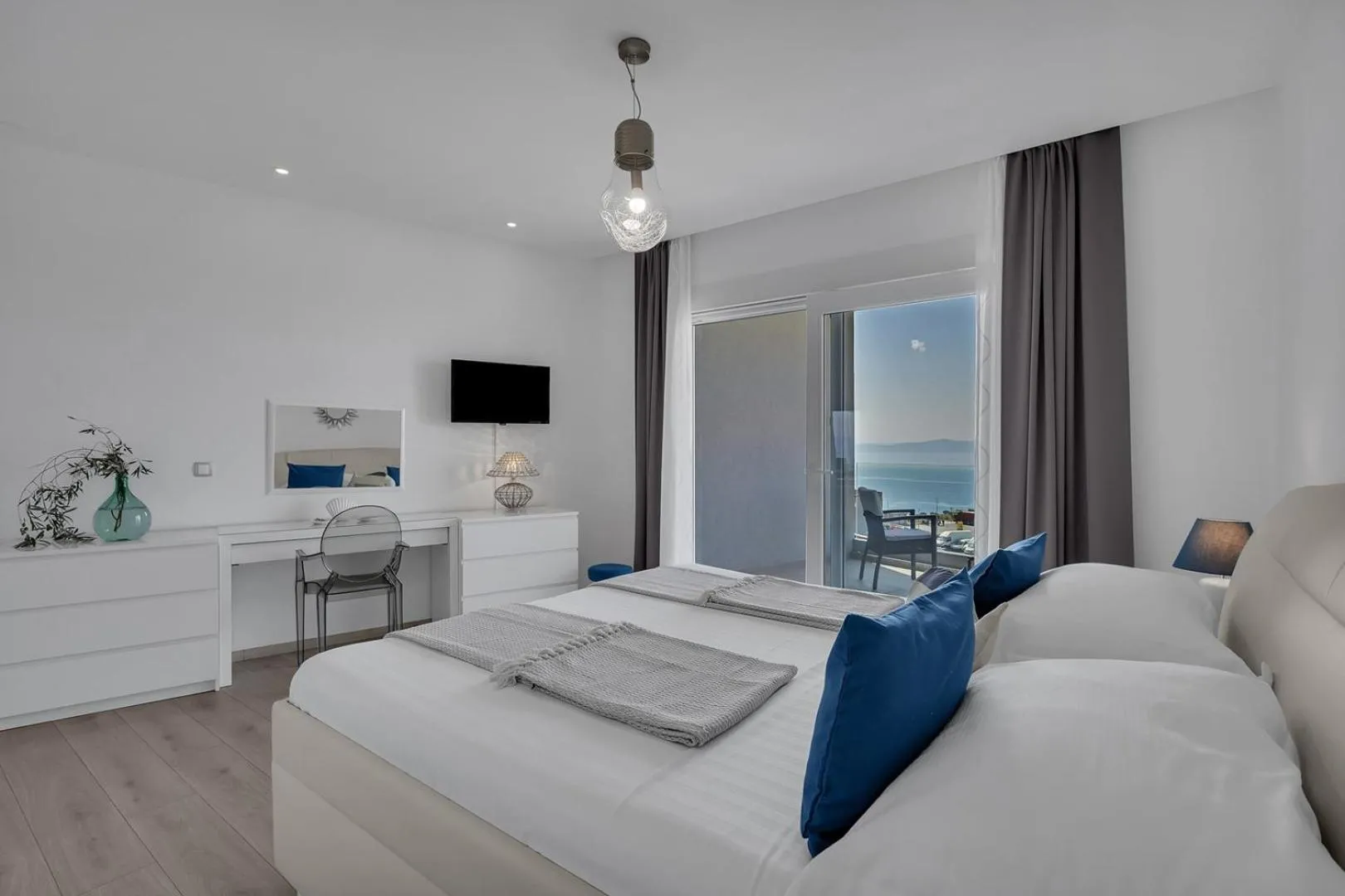 Bed in Luxury villa Mae in Makarska, pool and gym