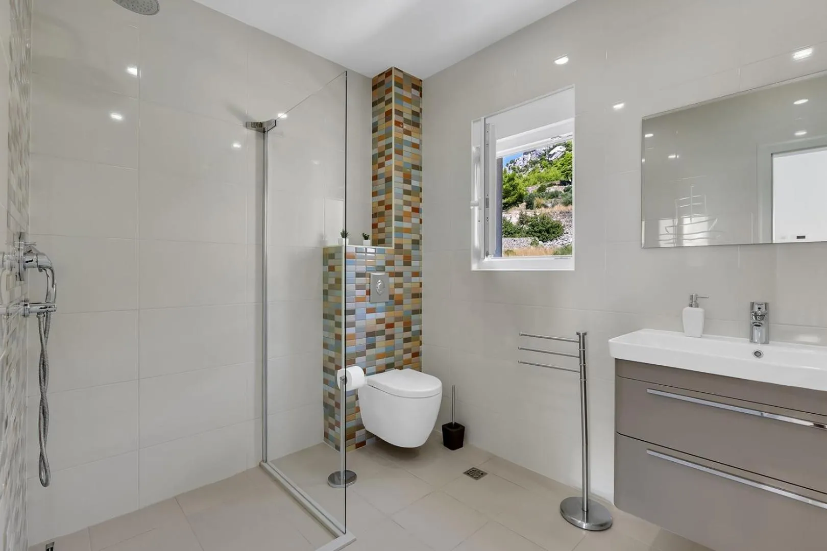 Luxury villa Mae in Makarska, pool and gym