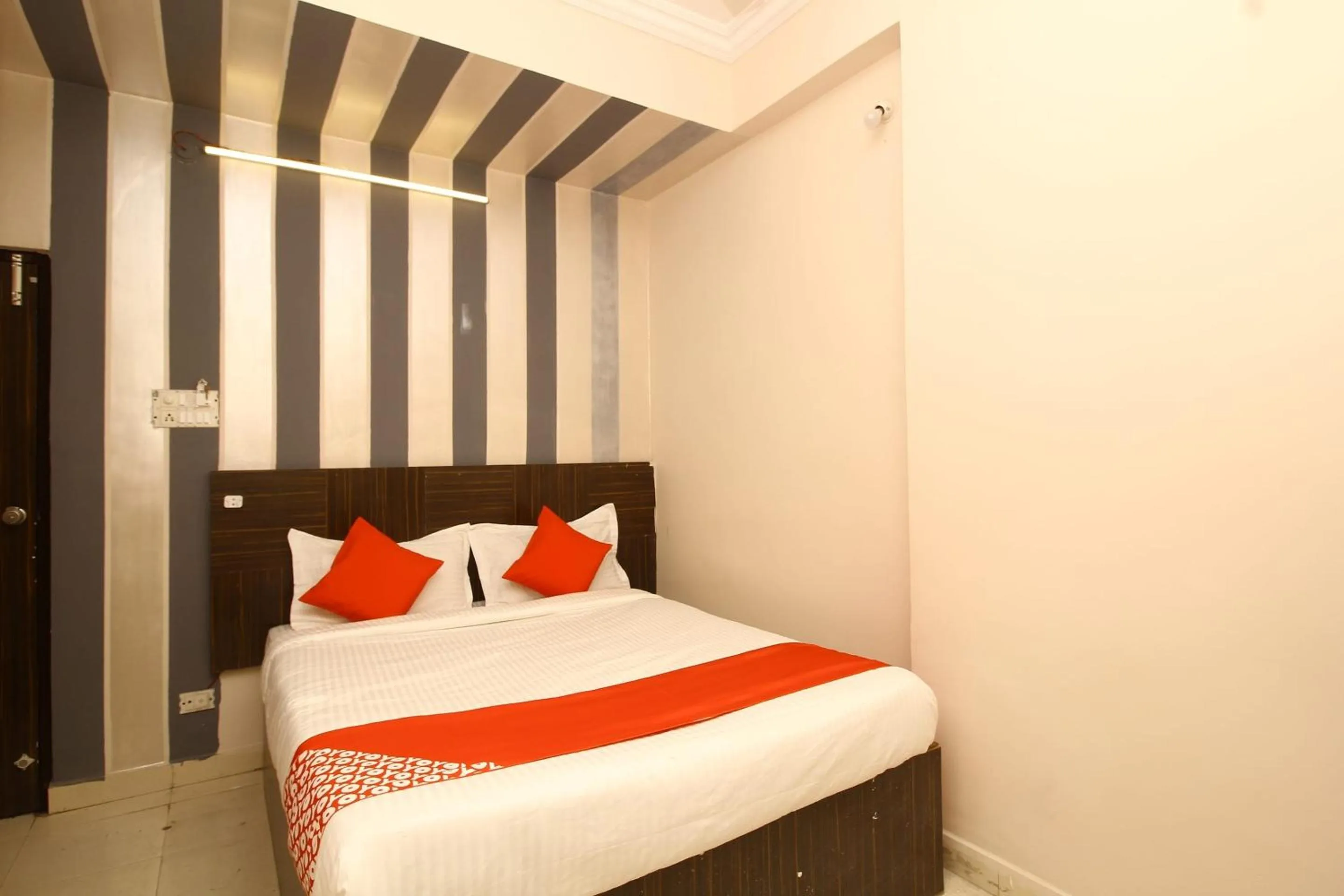 Bedroom, Bed in Super Hotel O Nav Bharath Residency