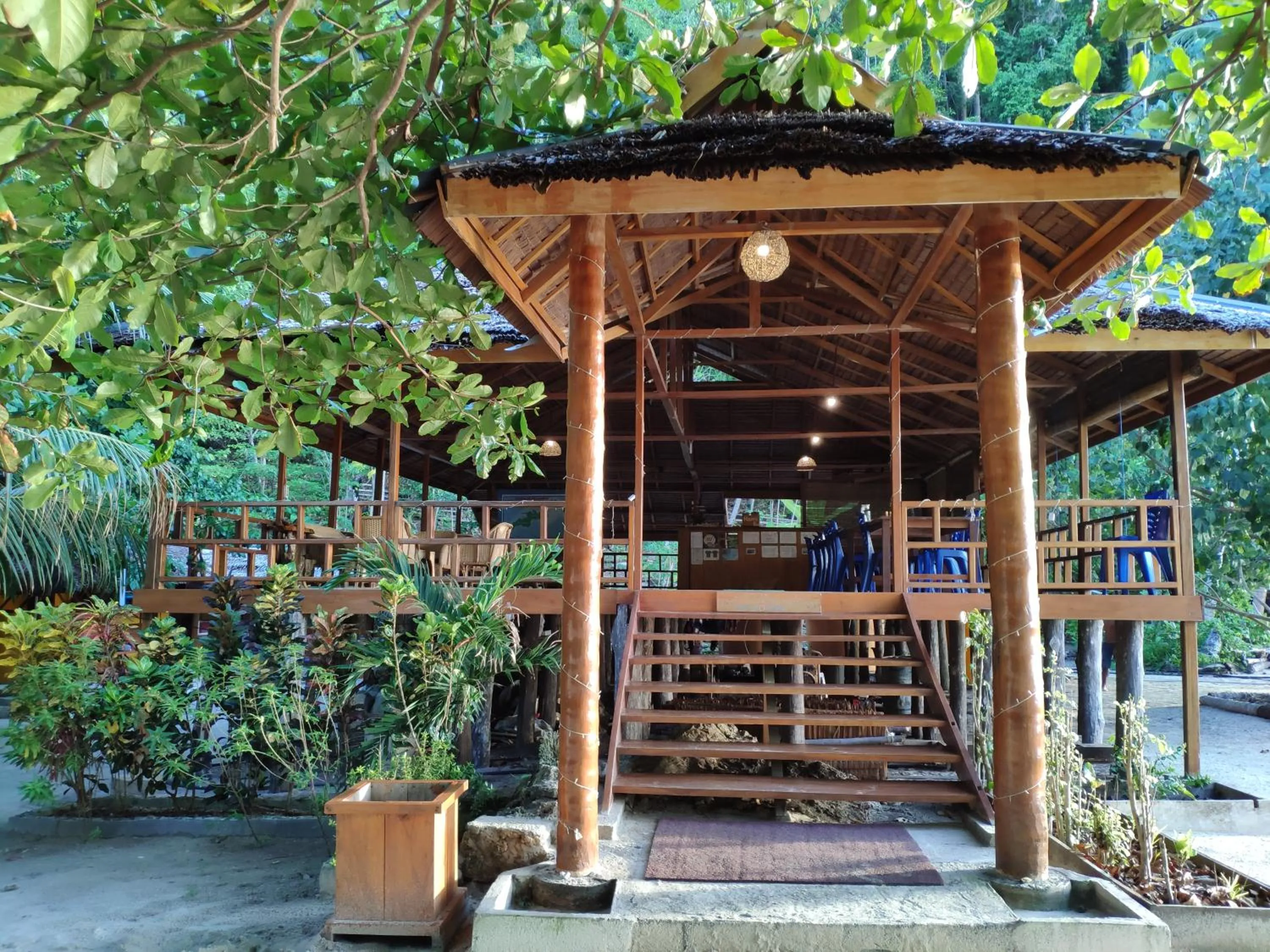 Restaurant/places to eat in Harmony Bay Resort and Dive Center