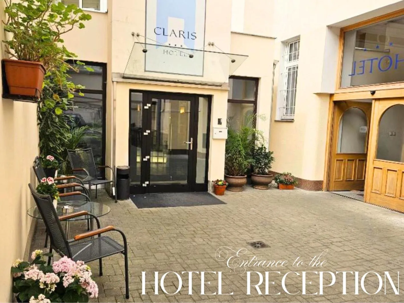 Facade/entrance in Hotel Claris