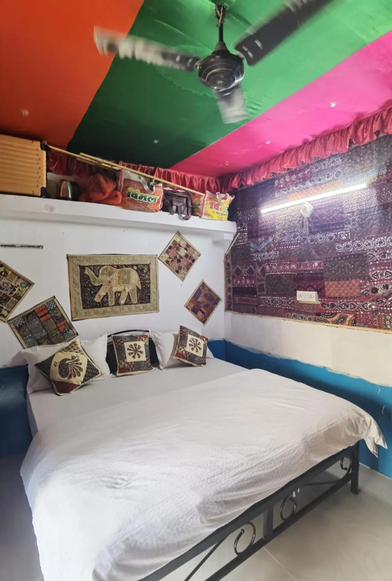 Shower, Bed in Mirvana Guest House & Camel safari