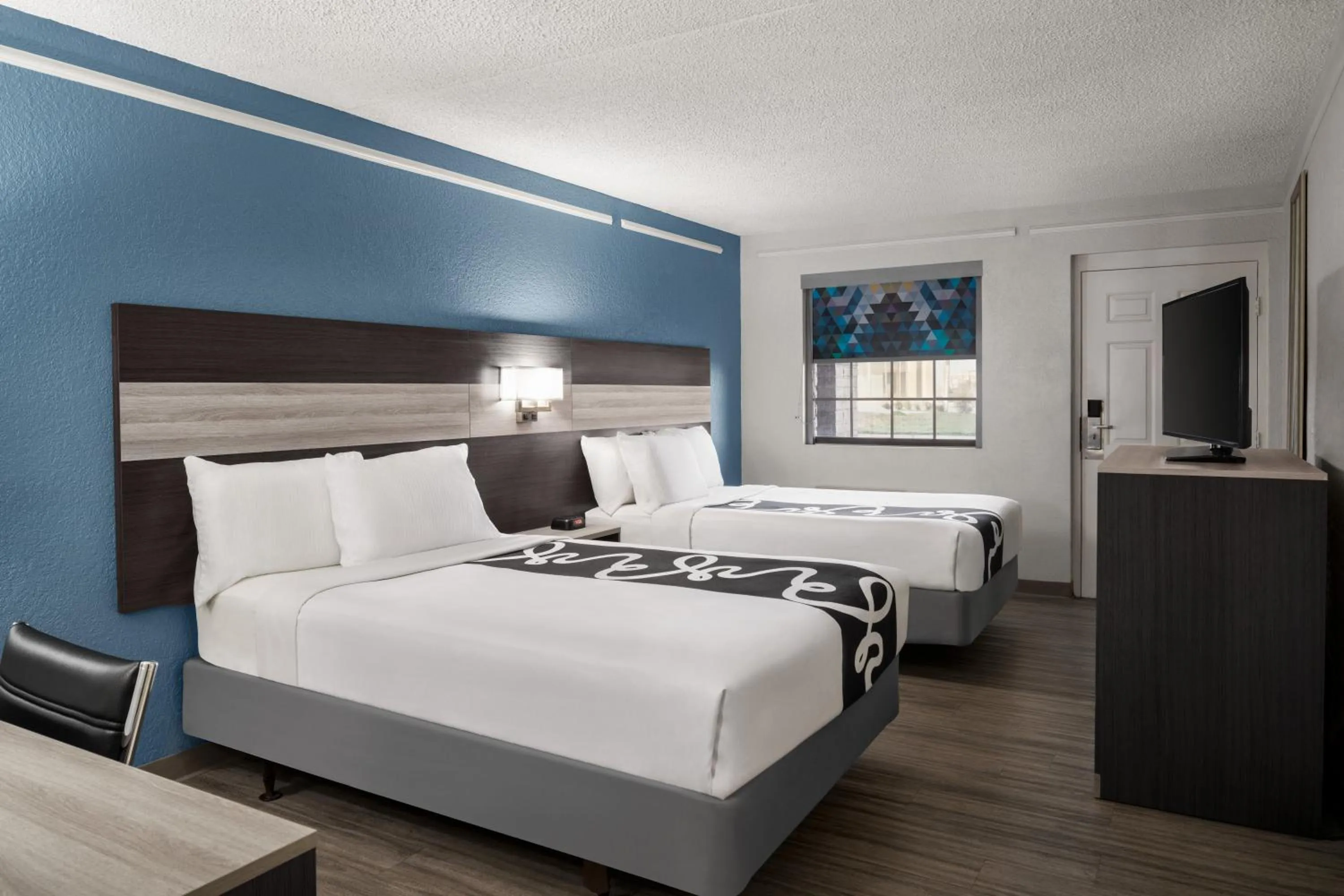 Bedroom, Bed in La Quinta Inn by Wyndham Victoria