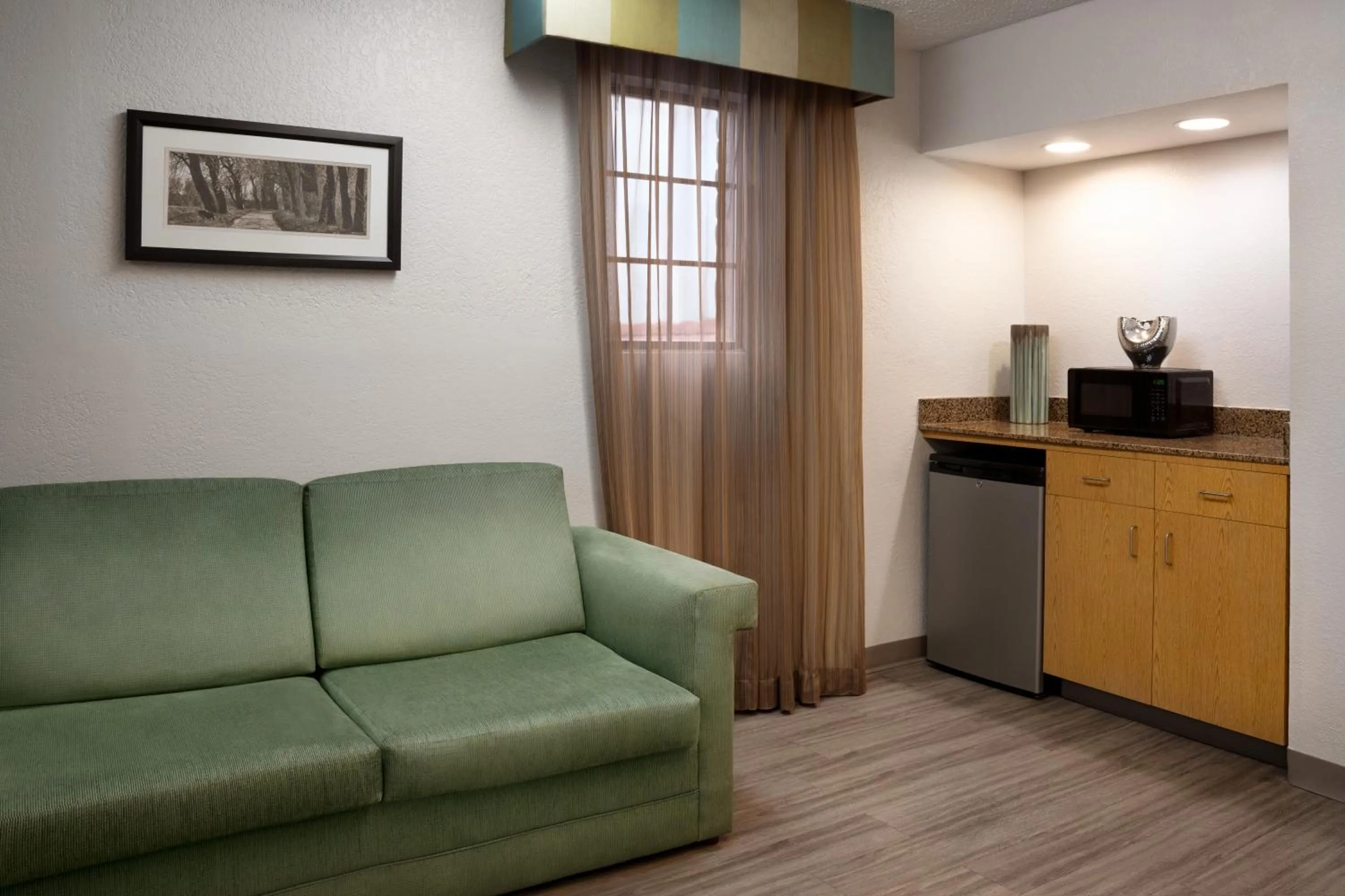 Seating area in La Quinta Inn by Wyndham Victoria