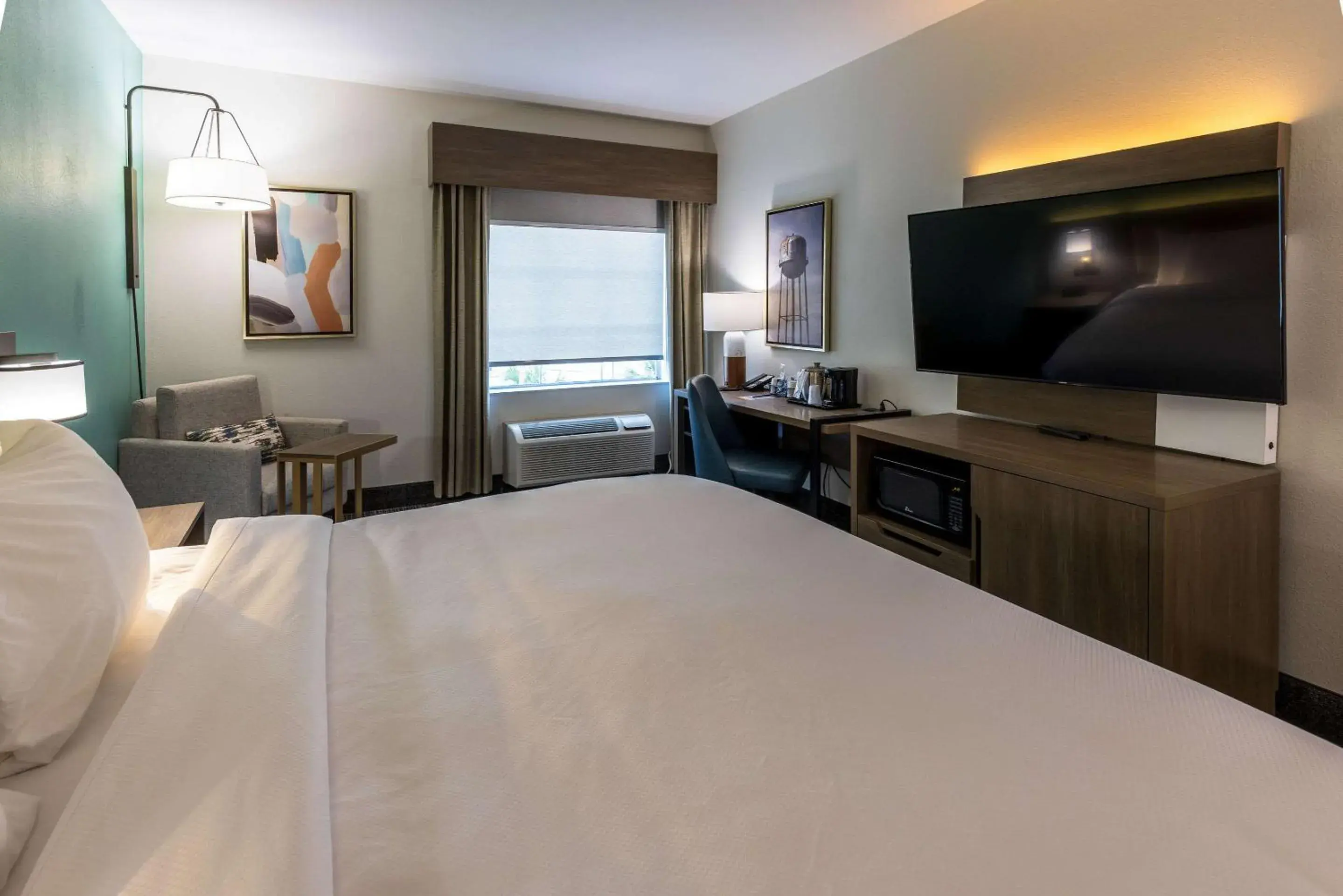 Bedroom, Bed in Comfort Inn & Suites New Iberia - Avery Island Bedroom, Bed in Comfort Inn & Suites New Iberia - Avery Island